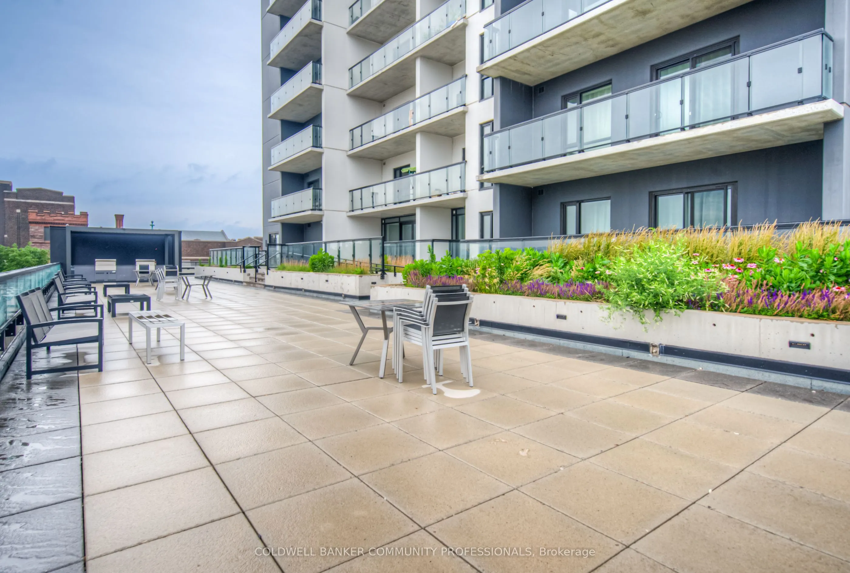 15 Queen Street S, #905