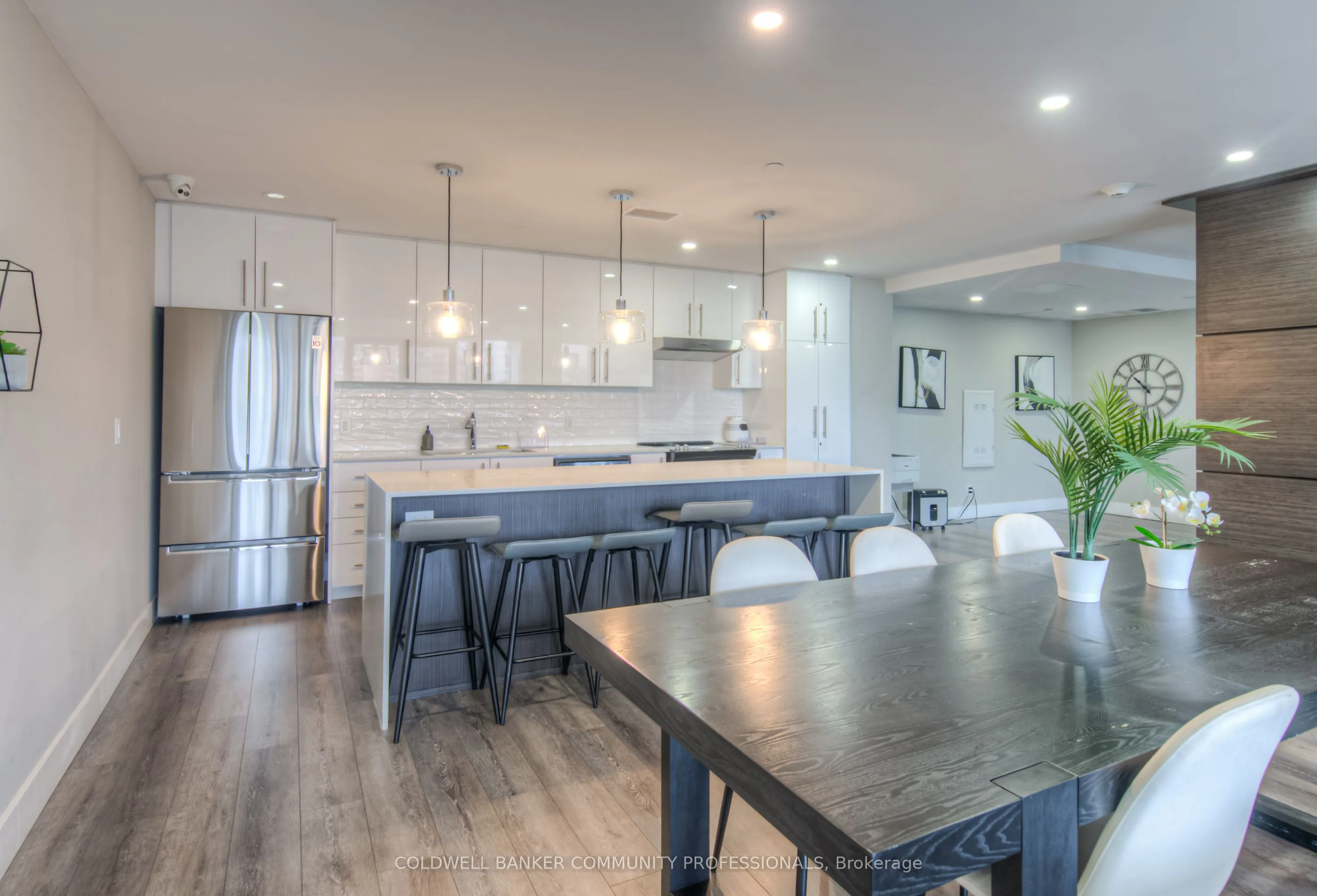 15 Queen Street S, #905