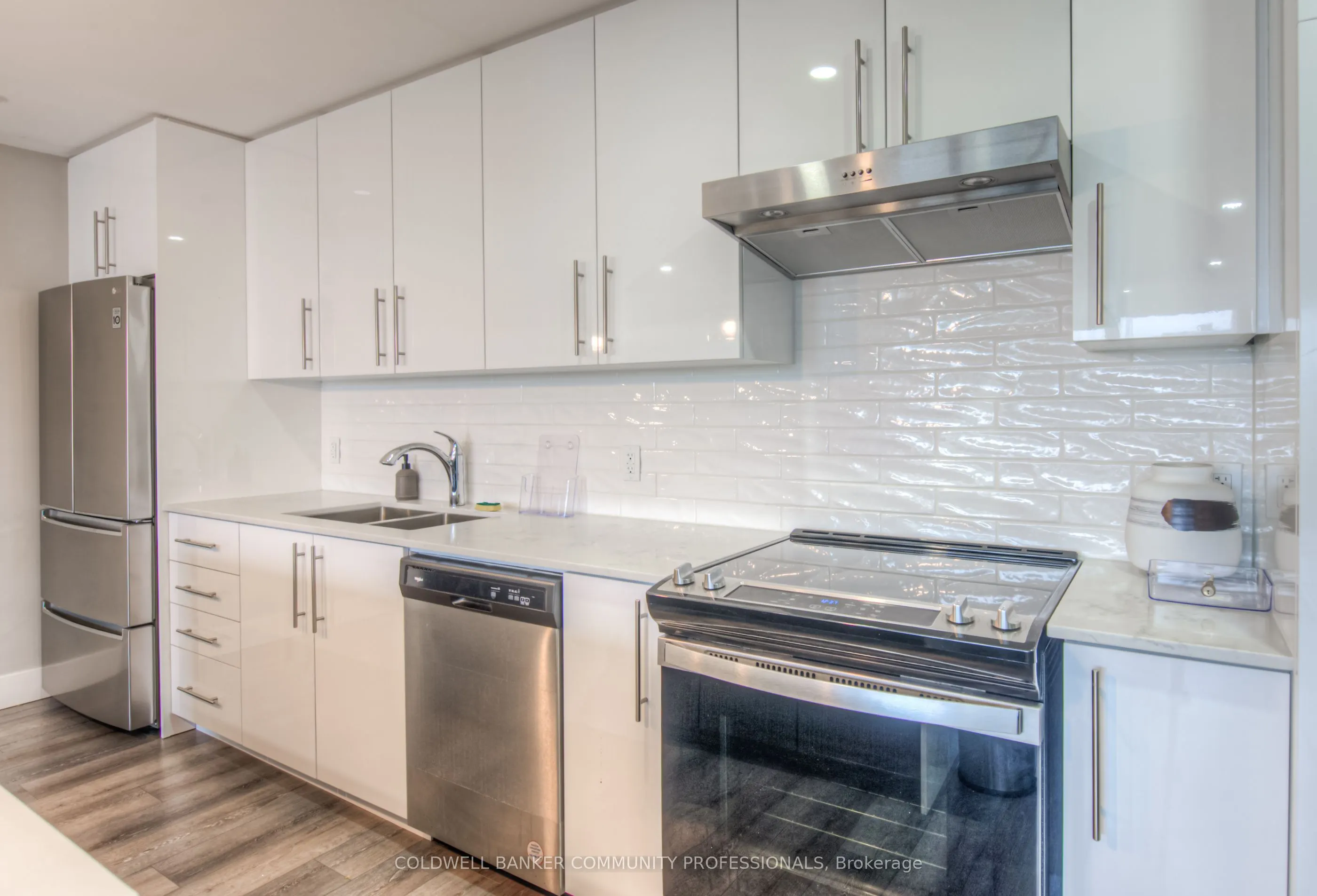 15 Queen Street S, #905
