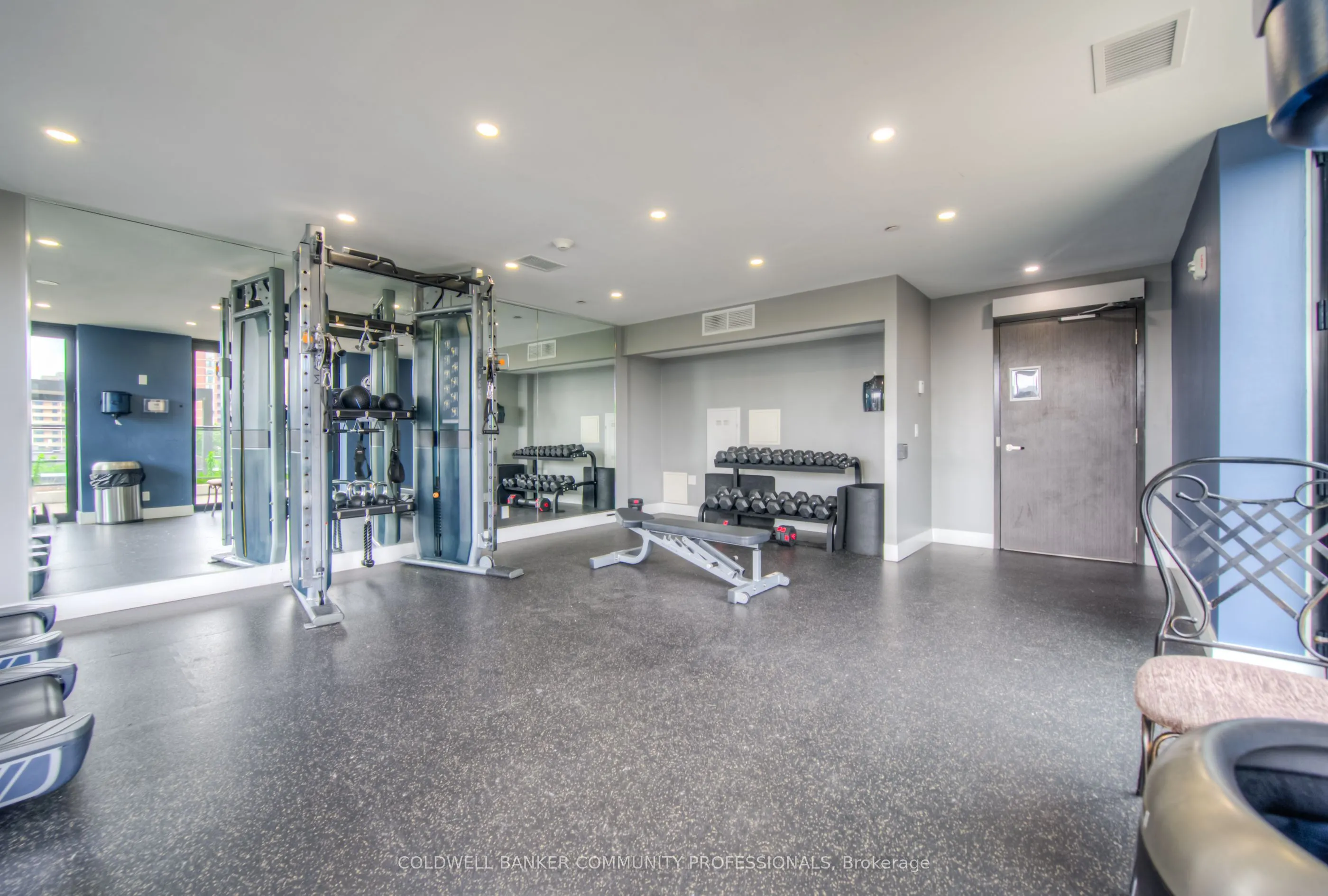 15 Queen Street S, #905