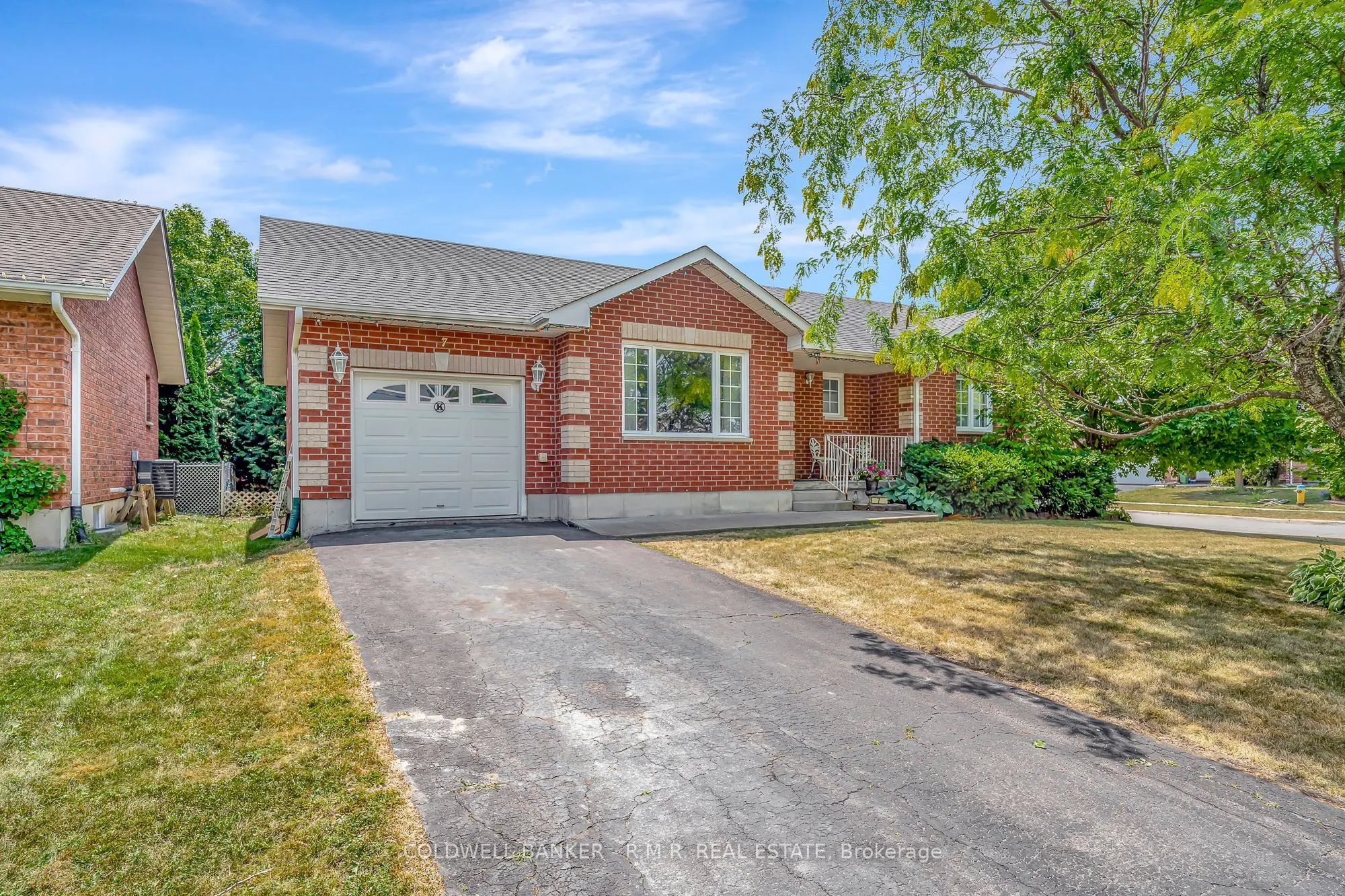 7 Eakins Crescent
