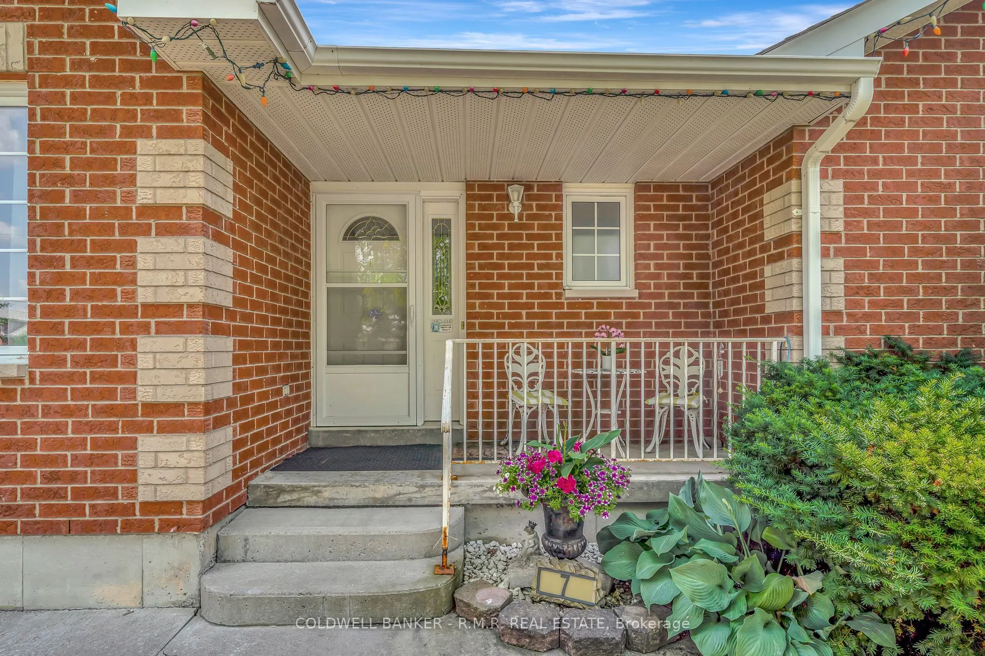 7 Eakins Crescent