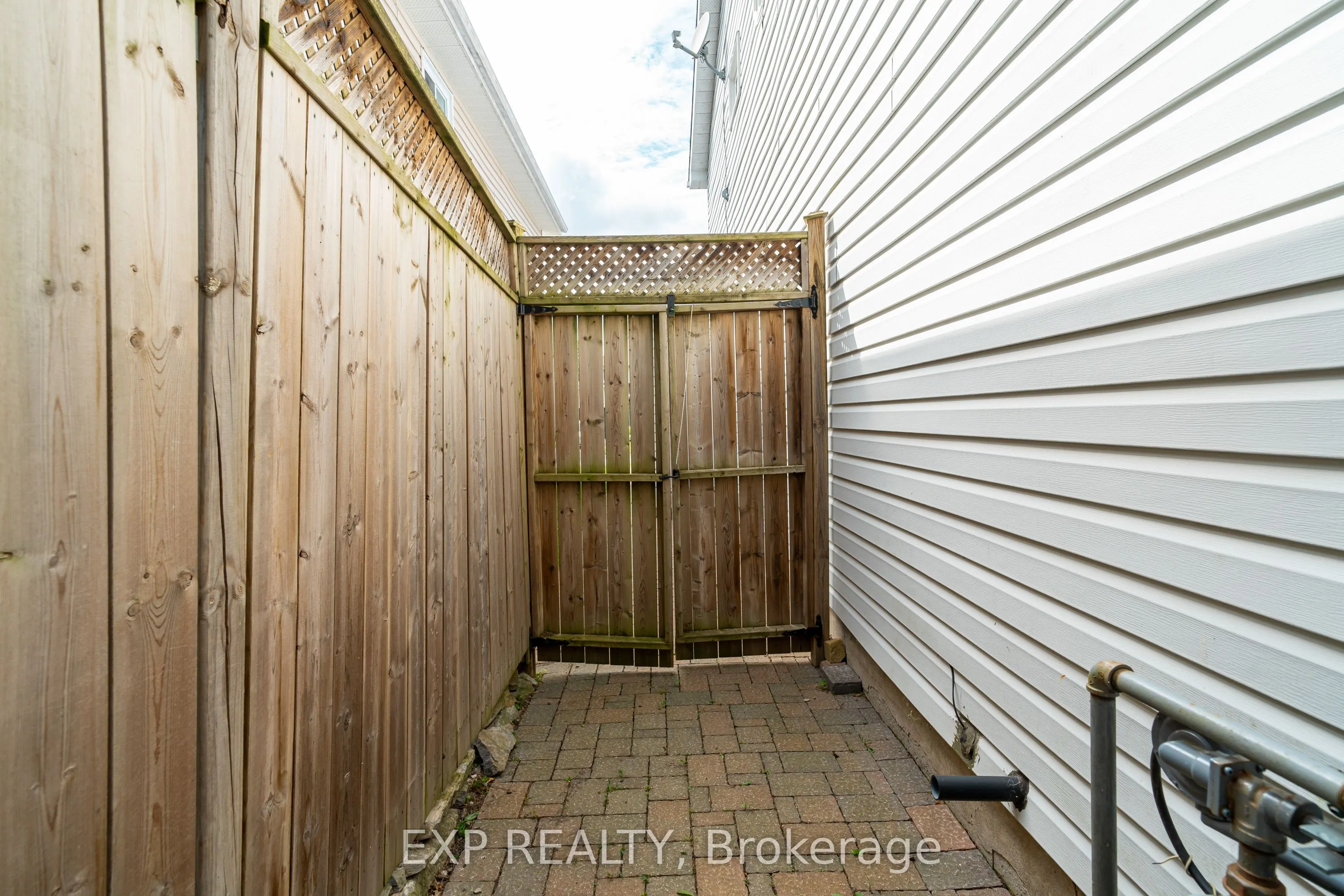 18 Hawley Crescent
