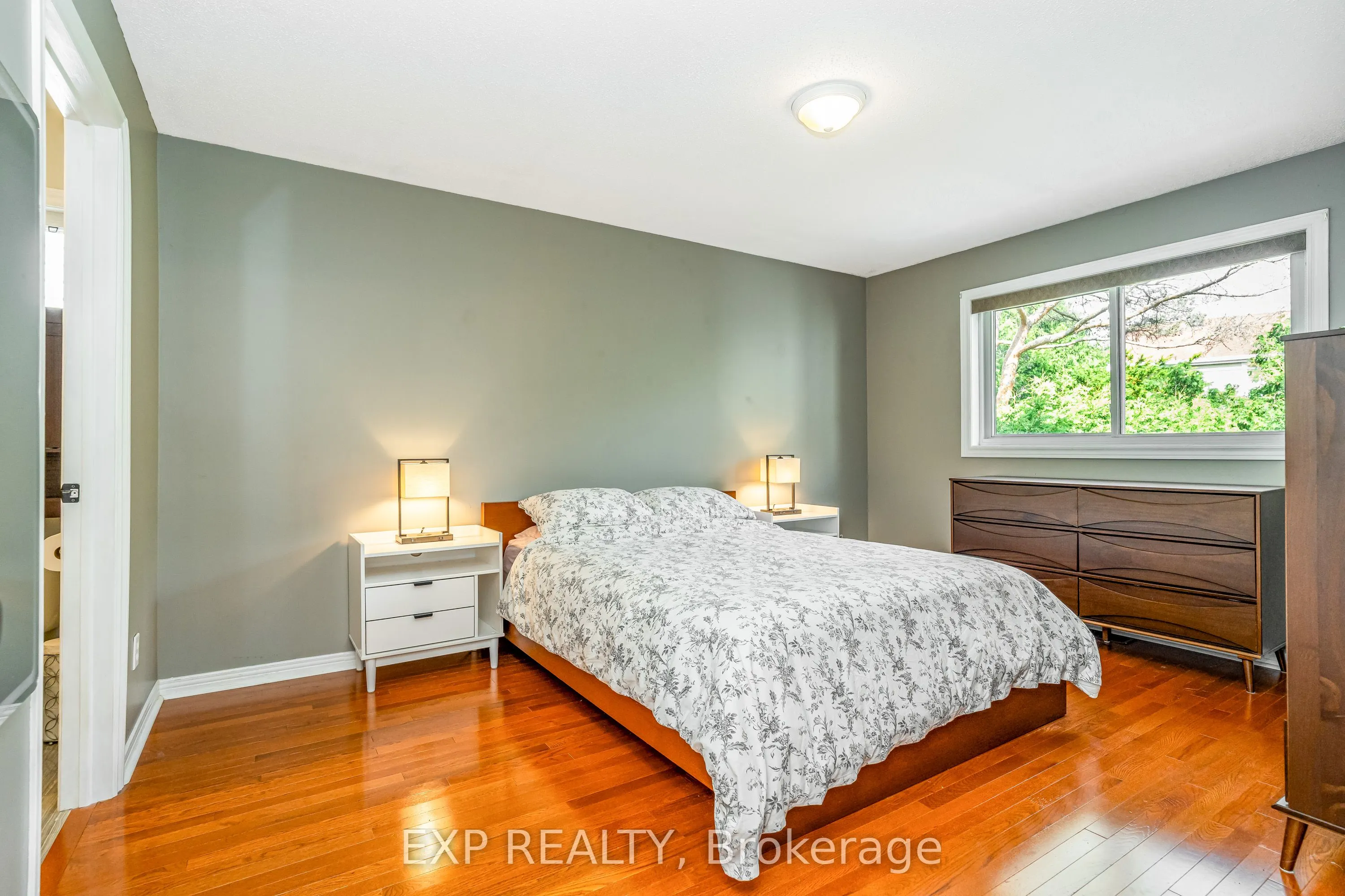 18 Hawley Crescent