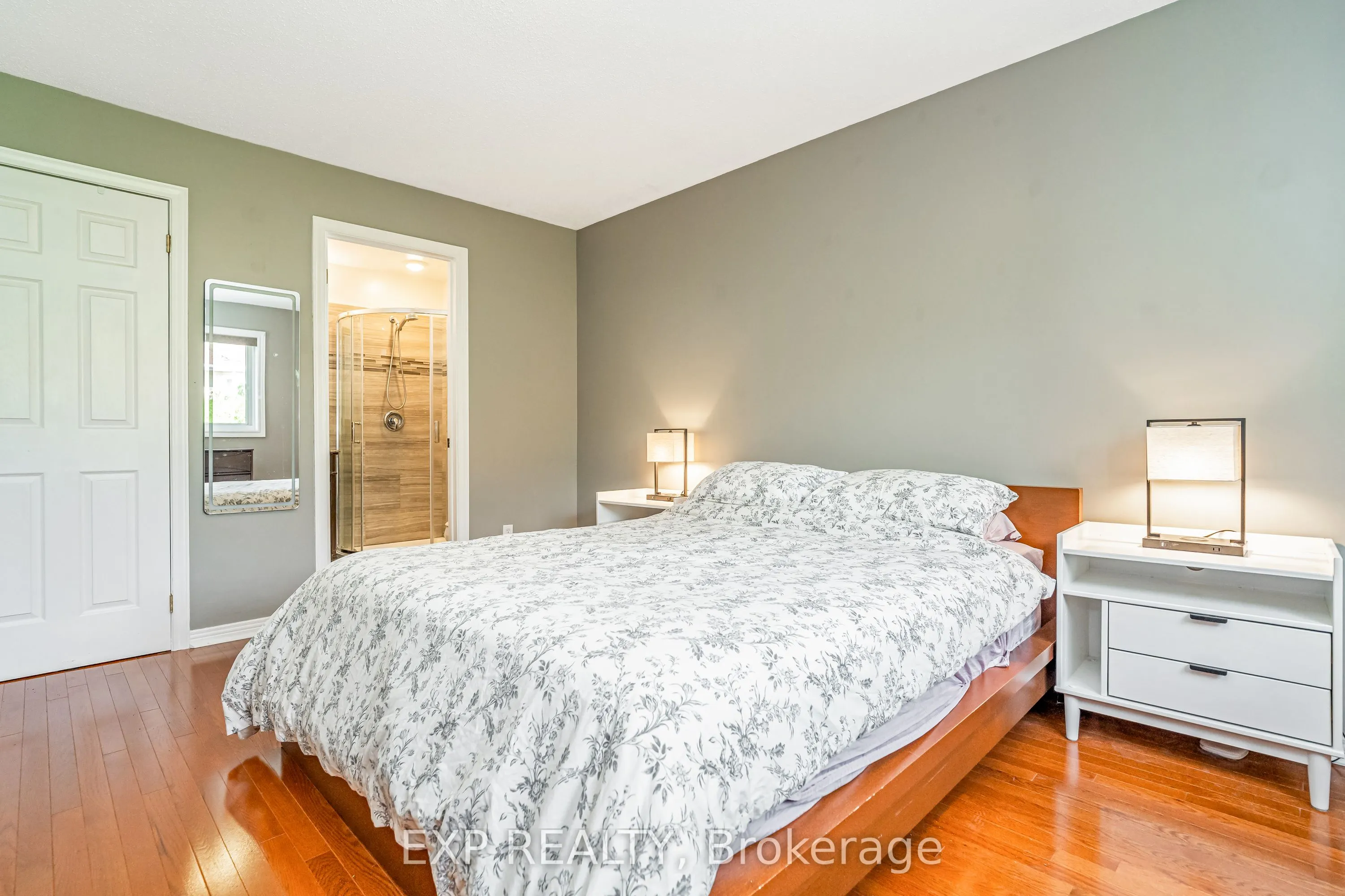 18 Hawley Crescent