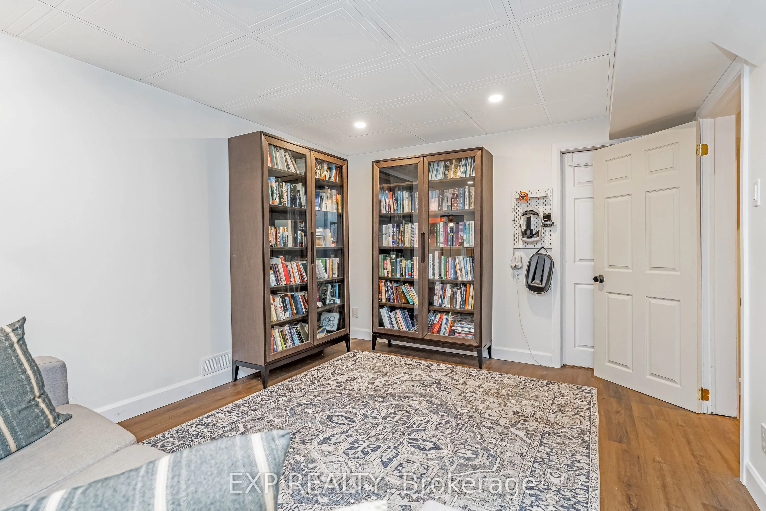 18 Hawley Crescent