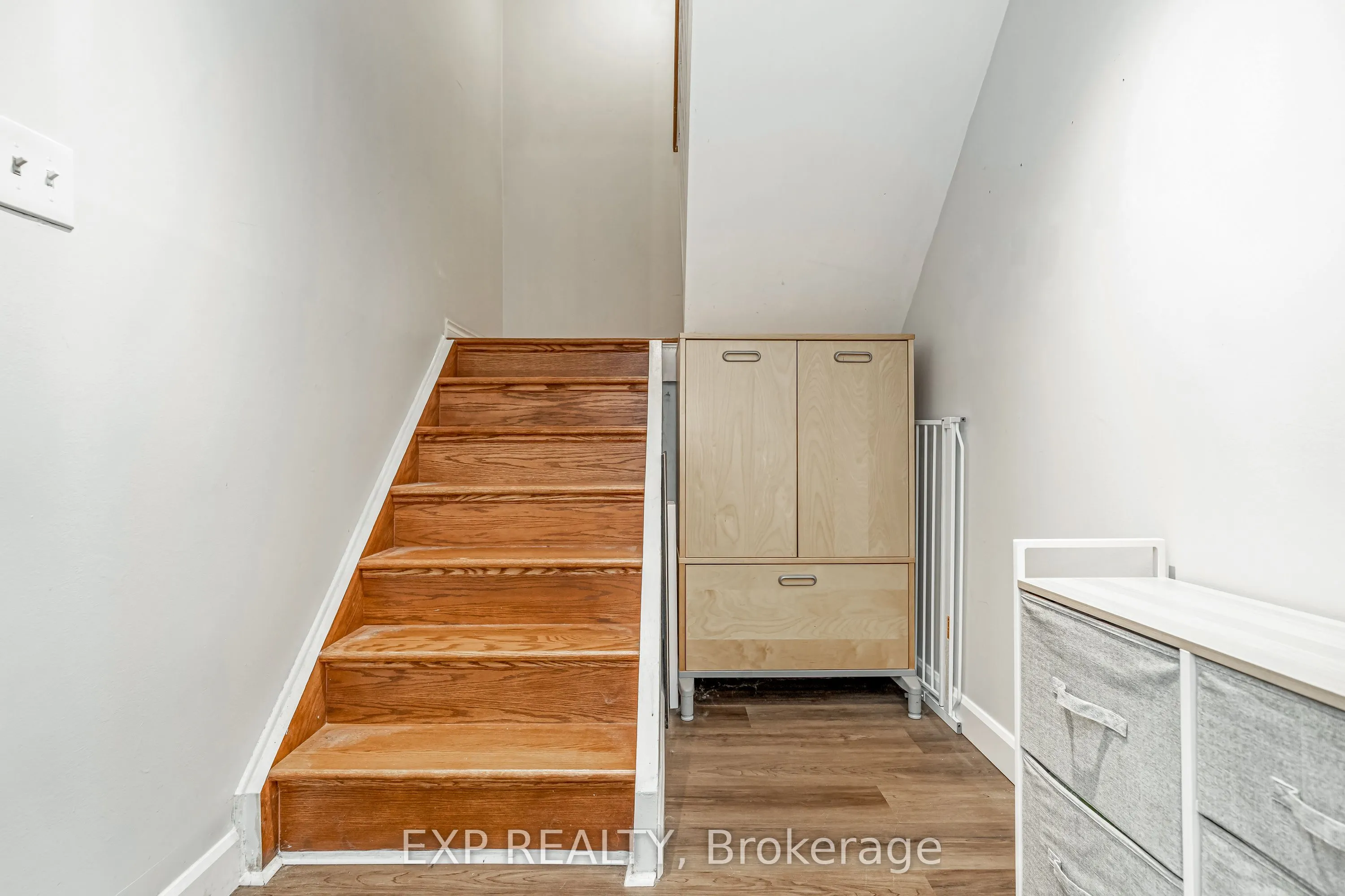 18 Hawley Crescent