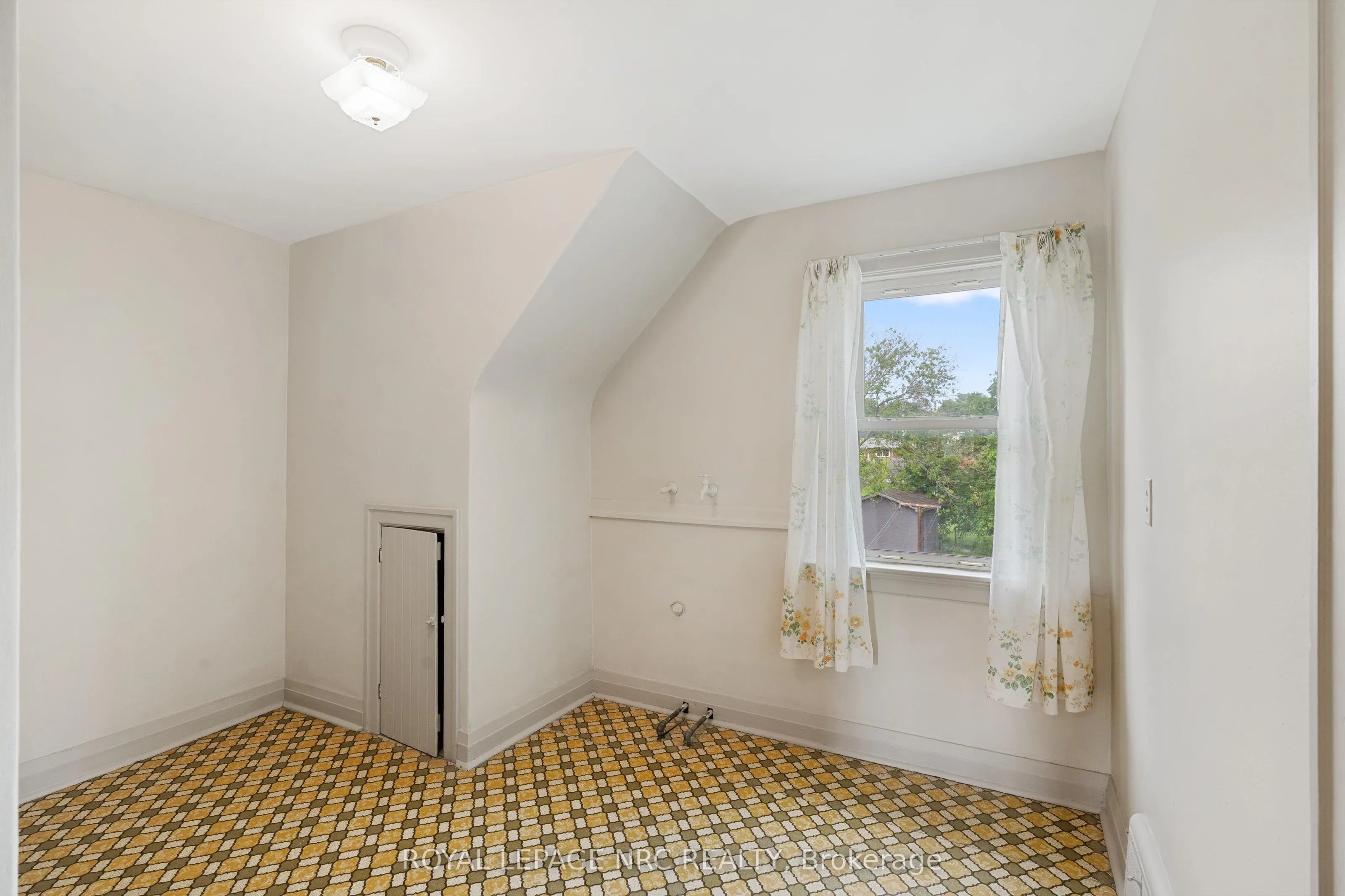 51 Currie Street
