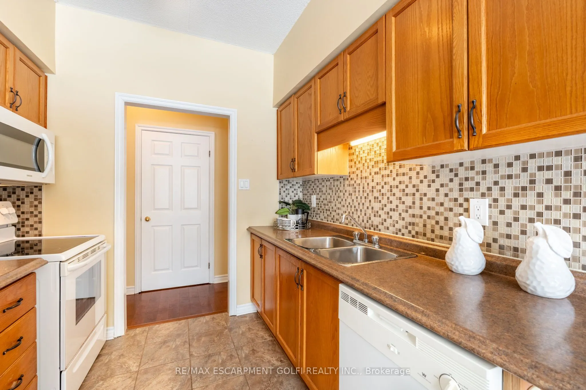 416 Limeridge Road E, #109