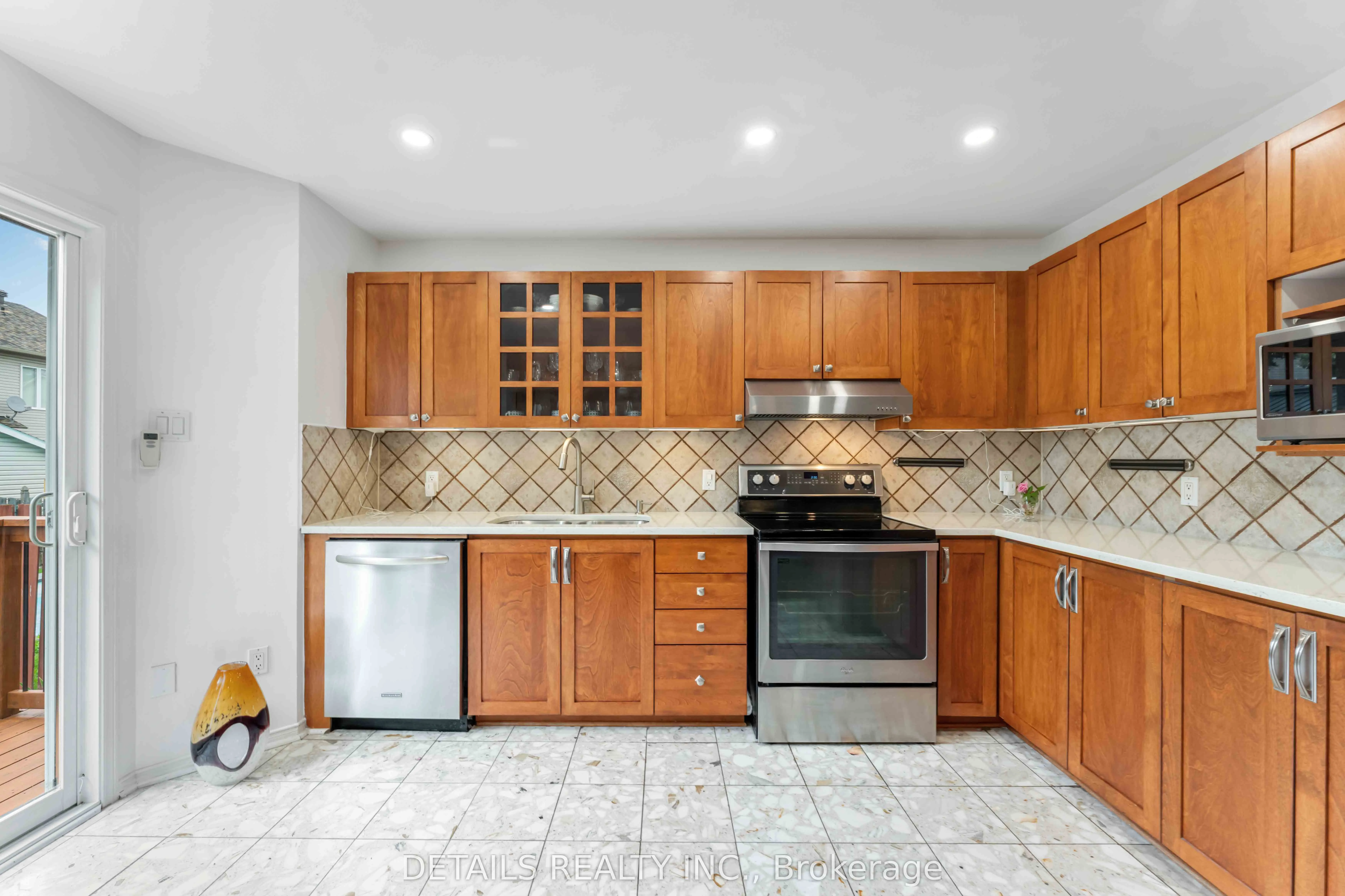 15 Daybreak Street