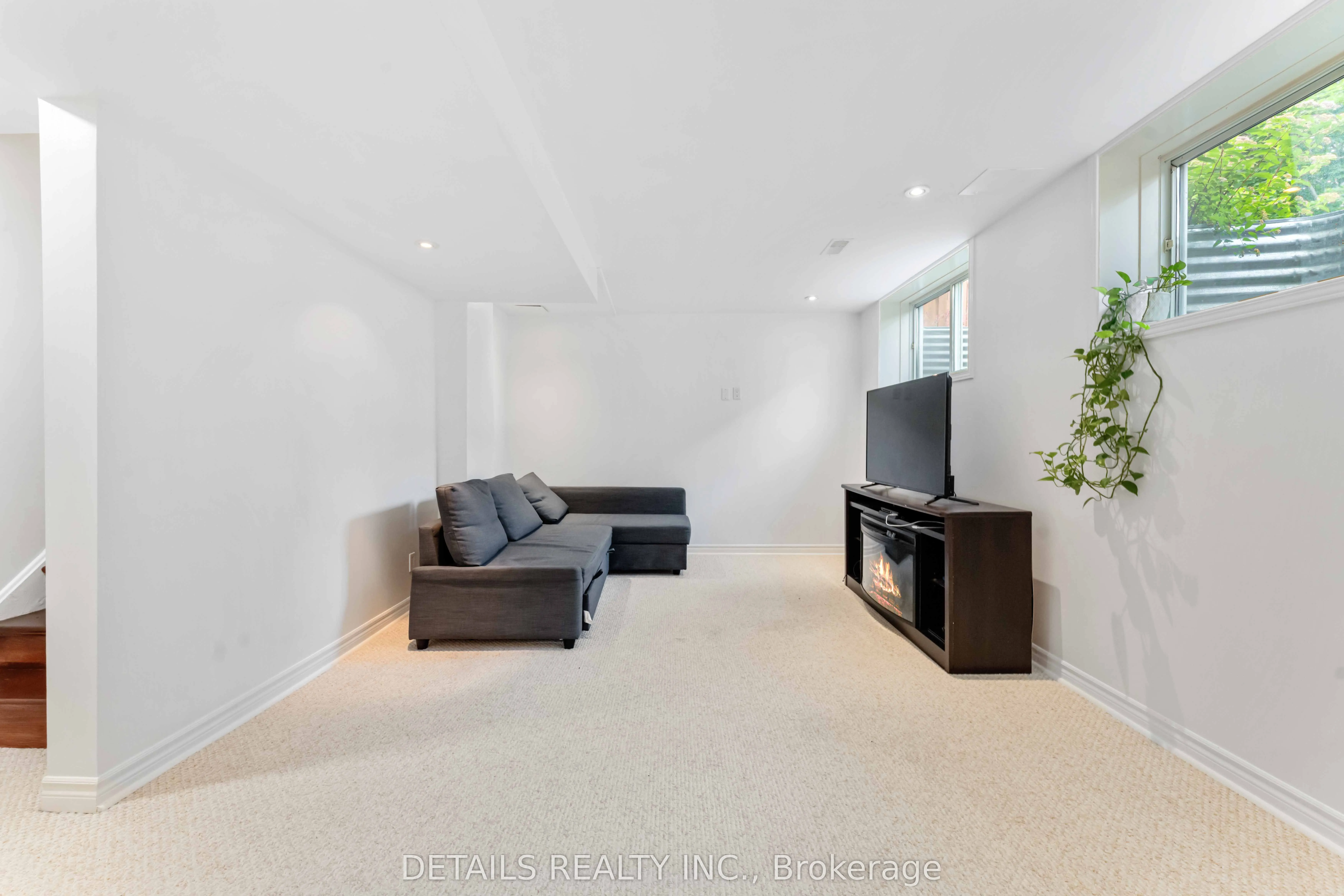 15 Daybreak Street