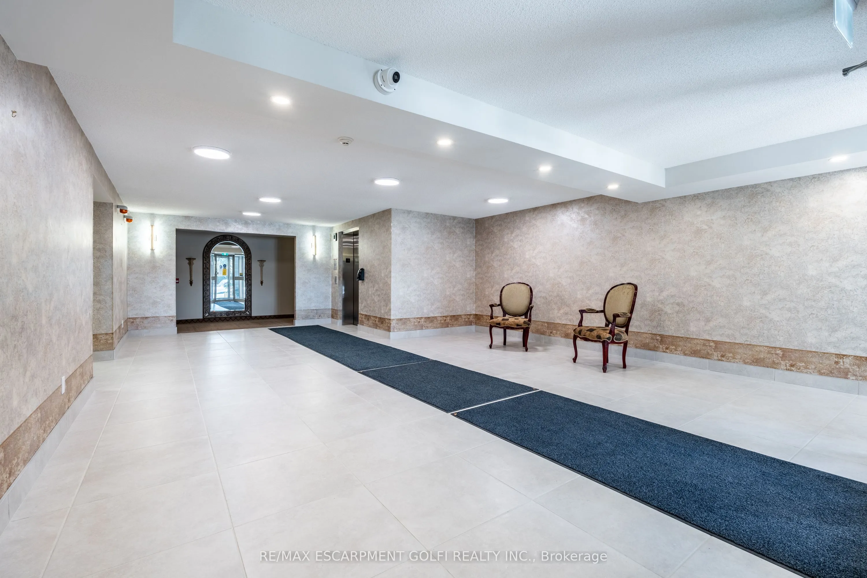 990 Golf Links Road, #106