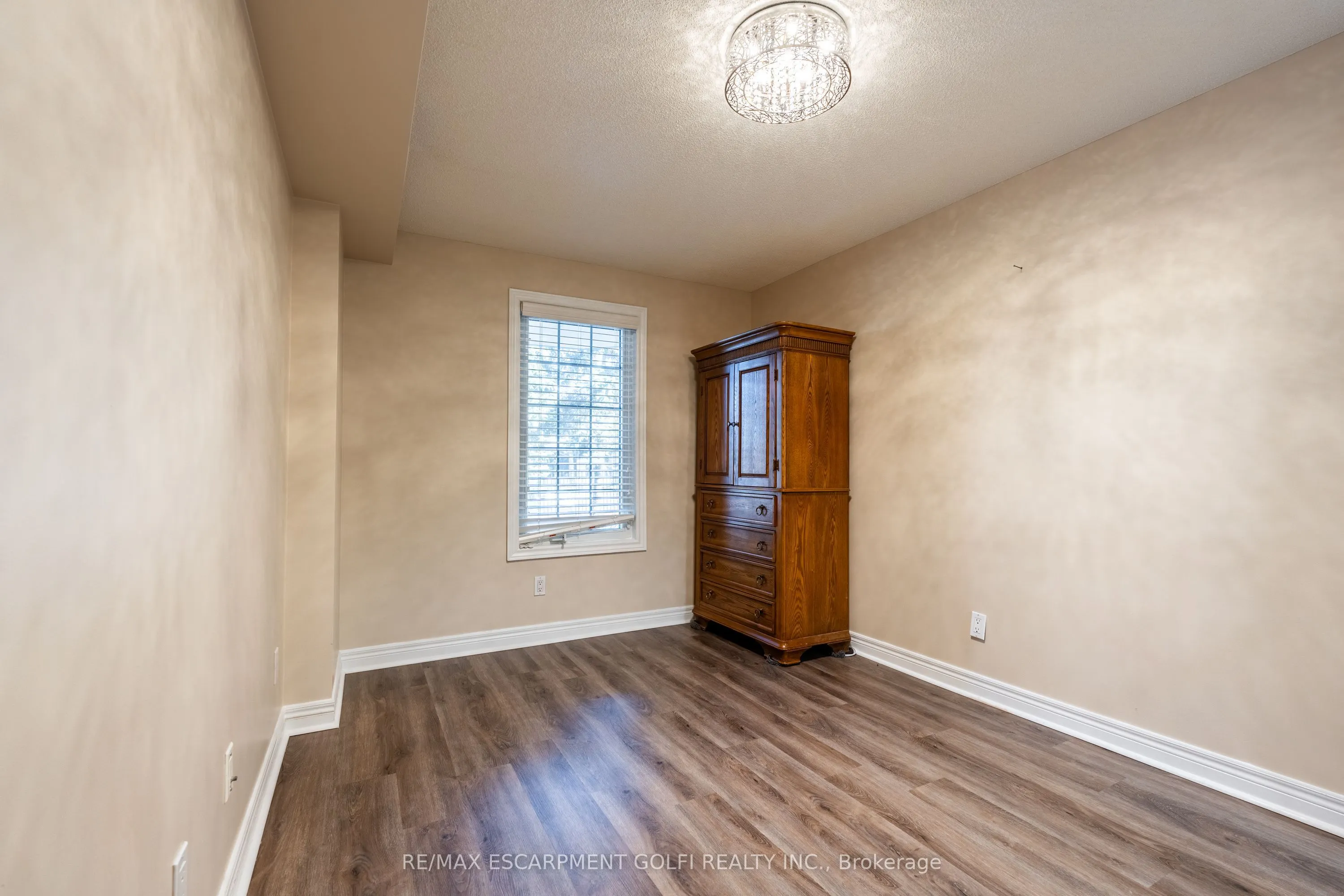 990 Golf Links Road, #106