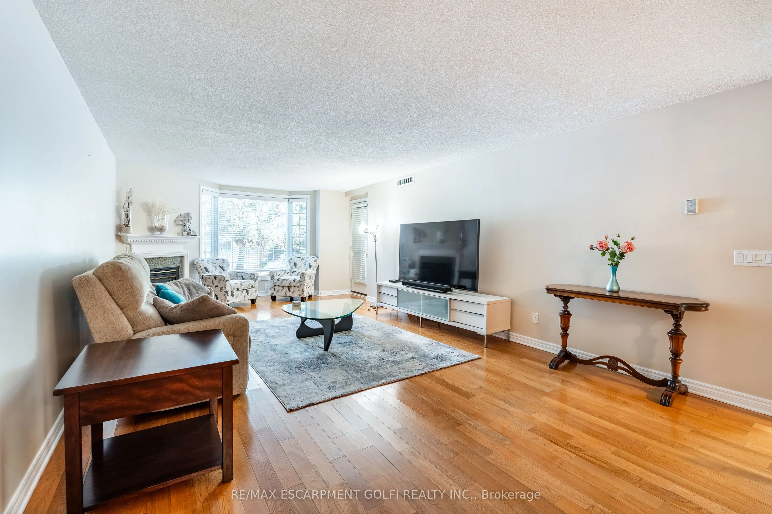 990 Golf Links Road, #106