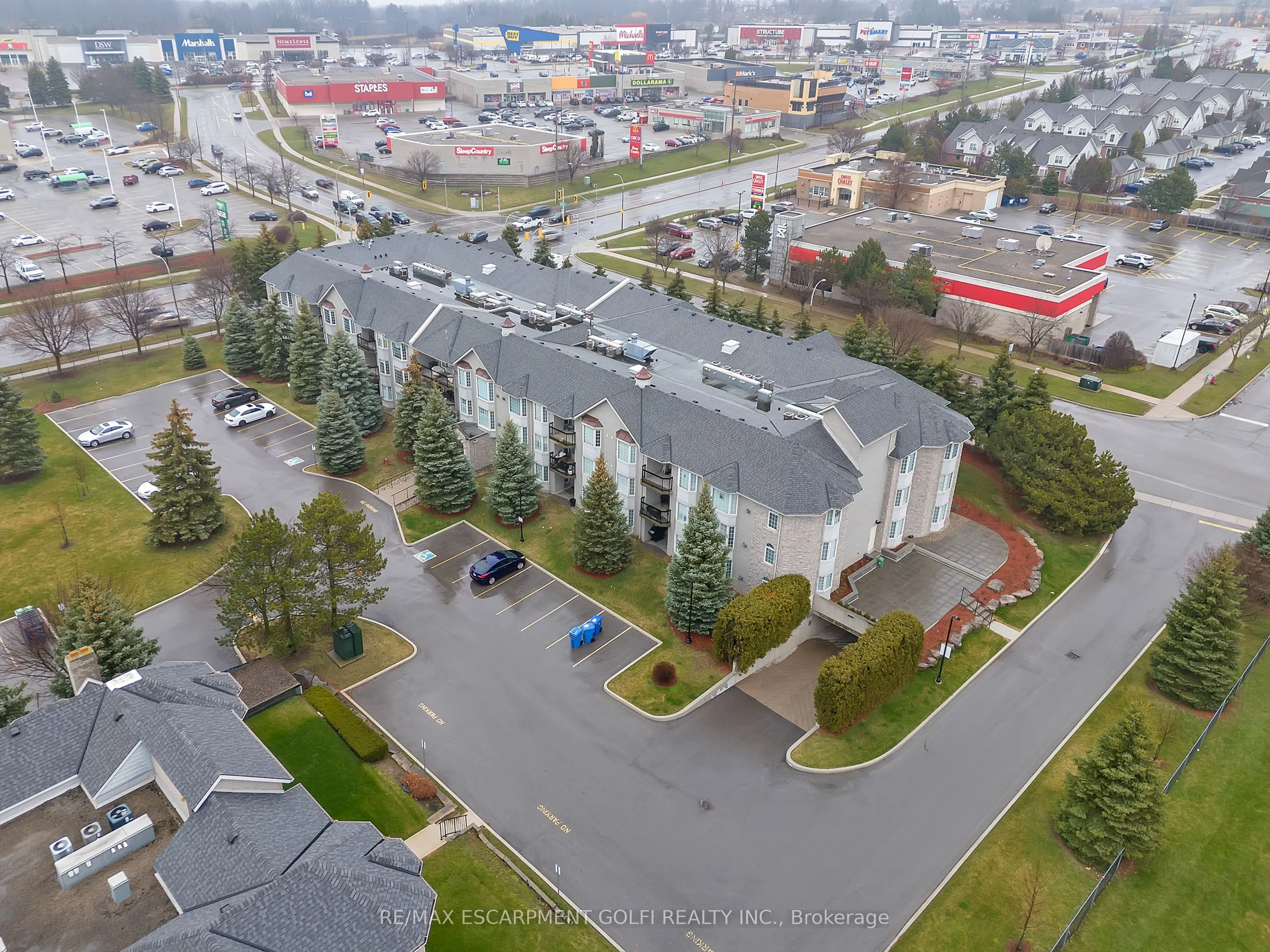 990 Golf Links Road, #106