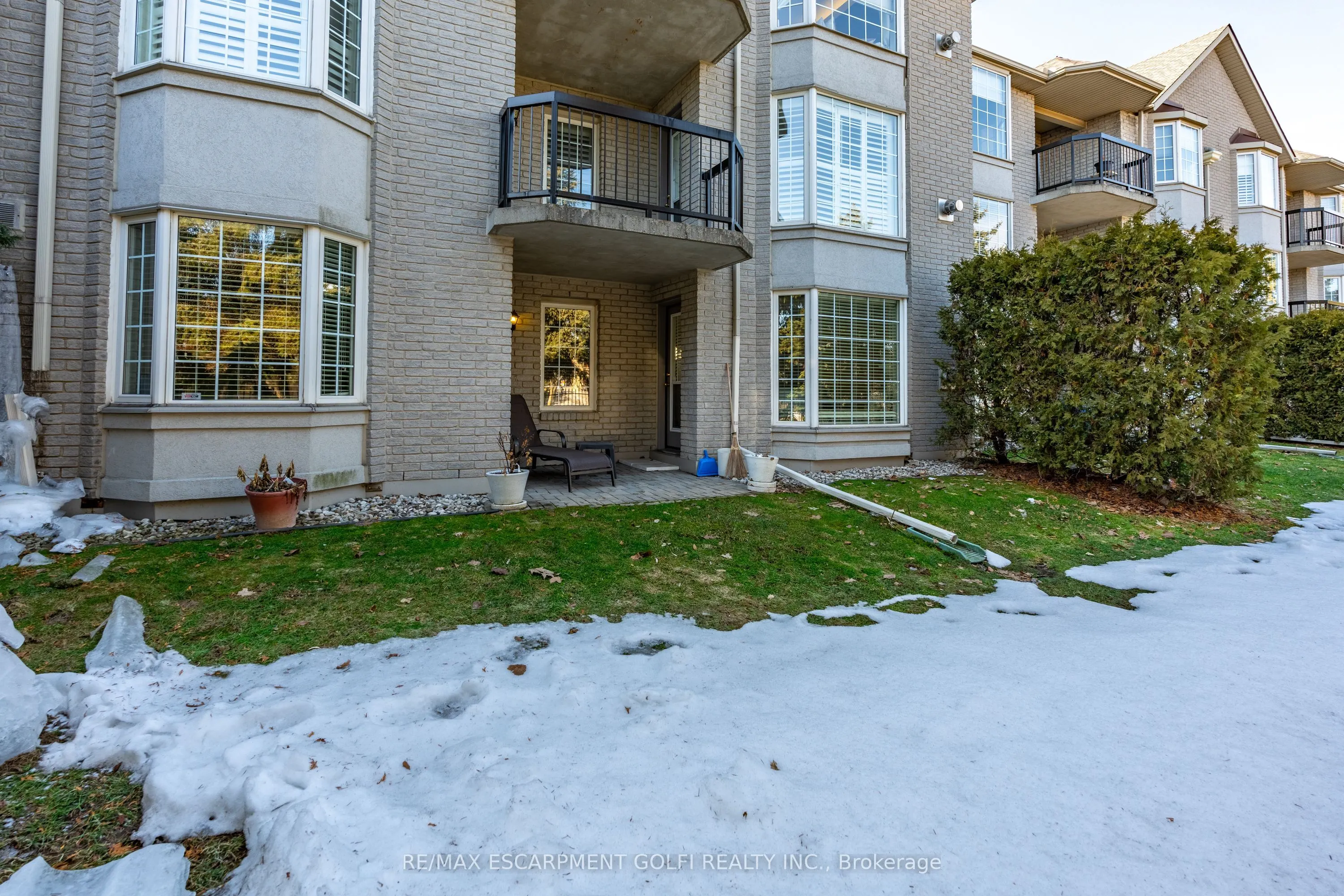 990 Golf Links Road, #106