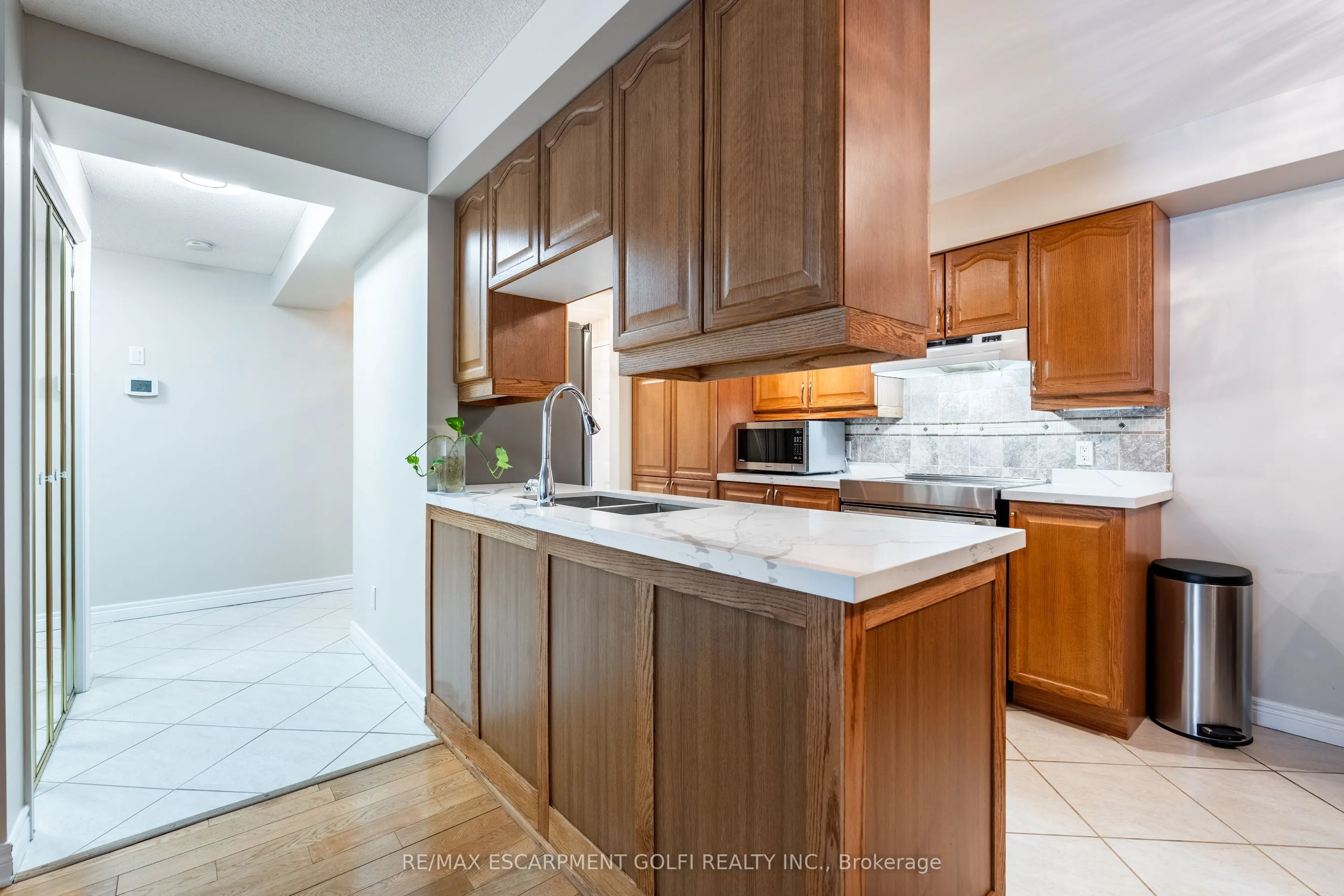 990 Golf Links Road, #106