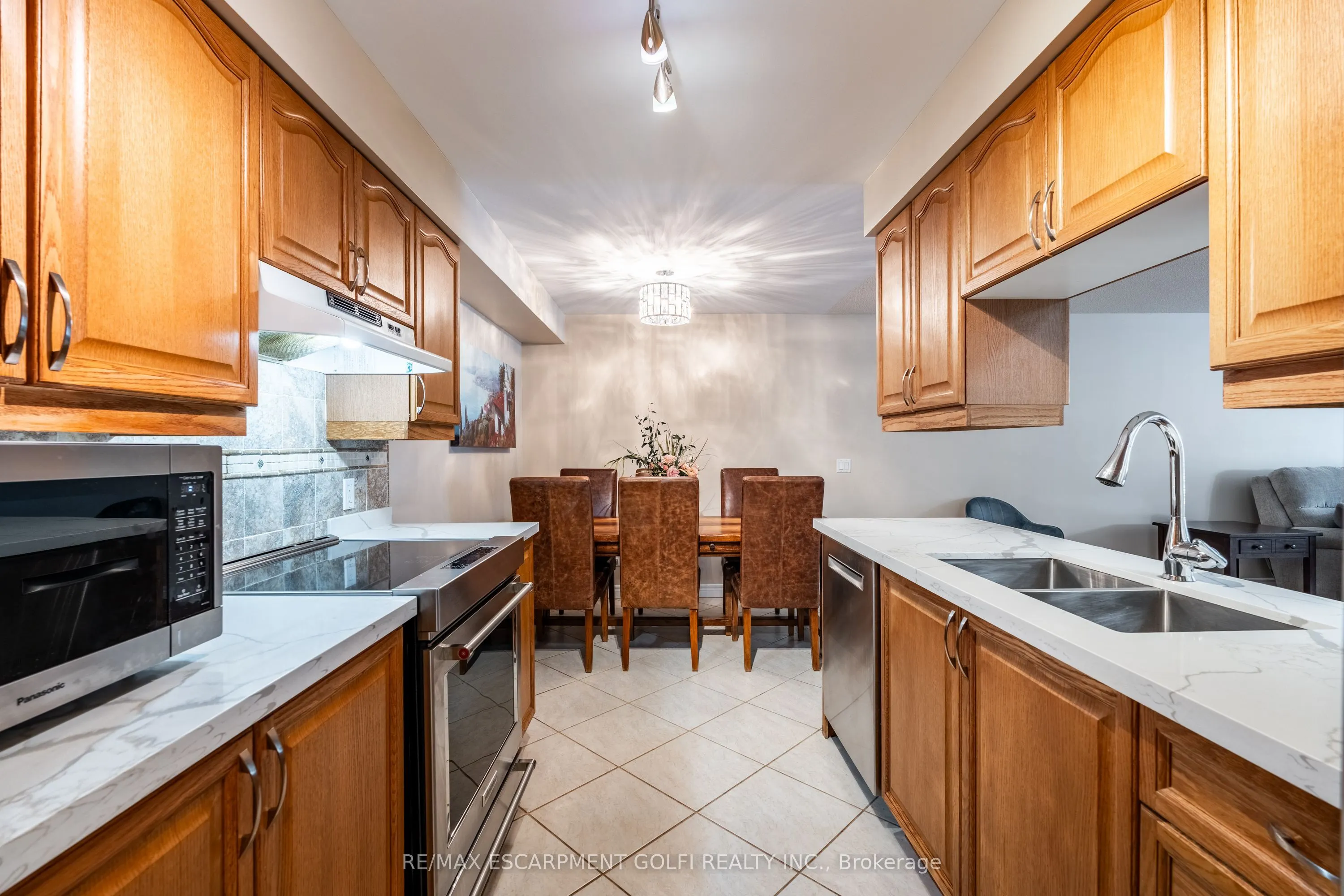 990 Golf Links Road, #106