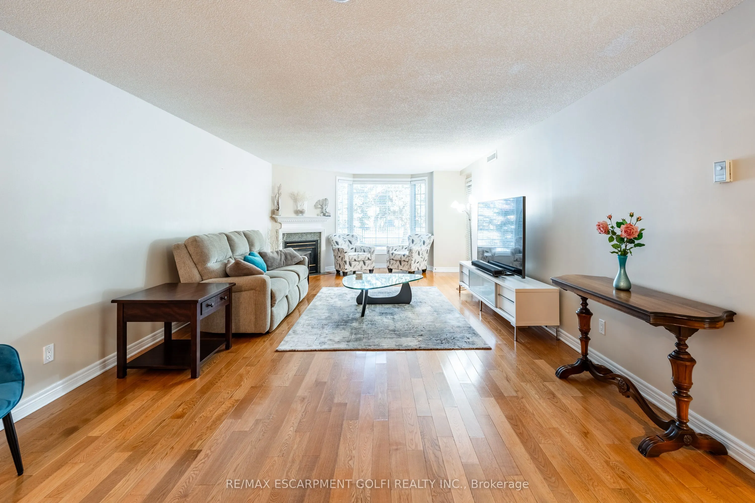 990 Golf Links Road, #106