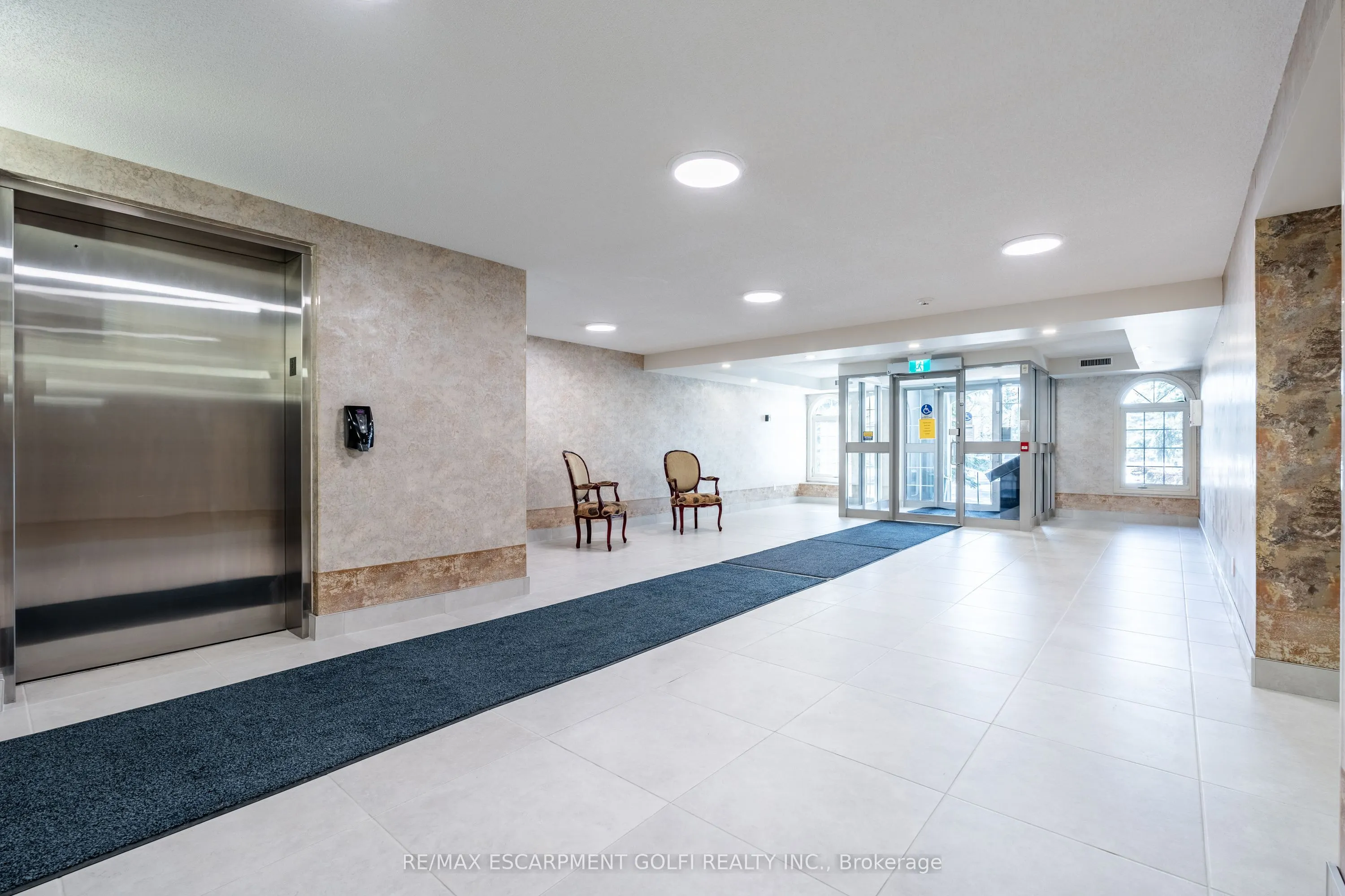 990 Golf Links Road, #106