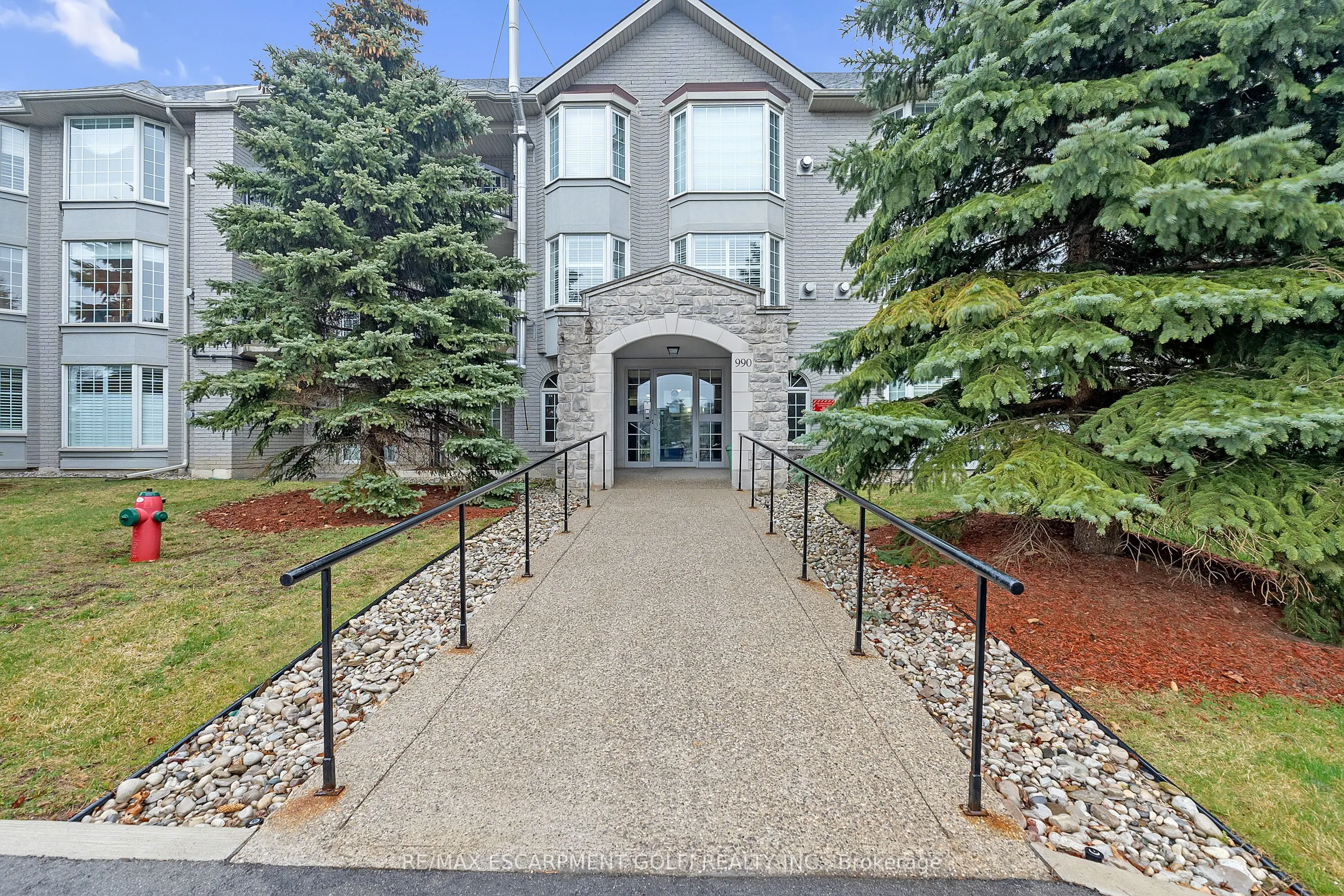 990 Golf Links Road, #106