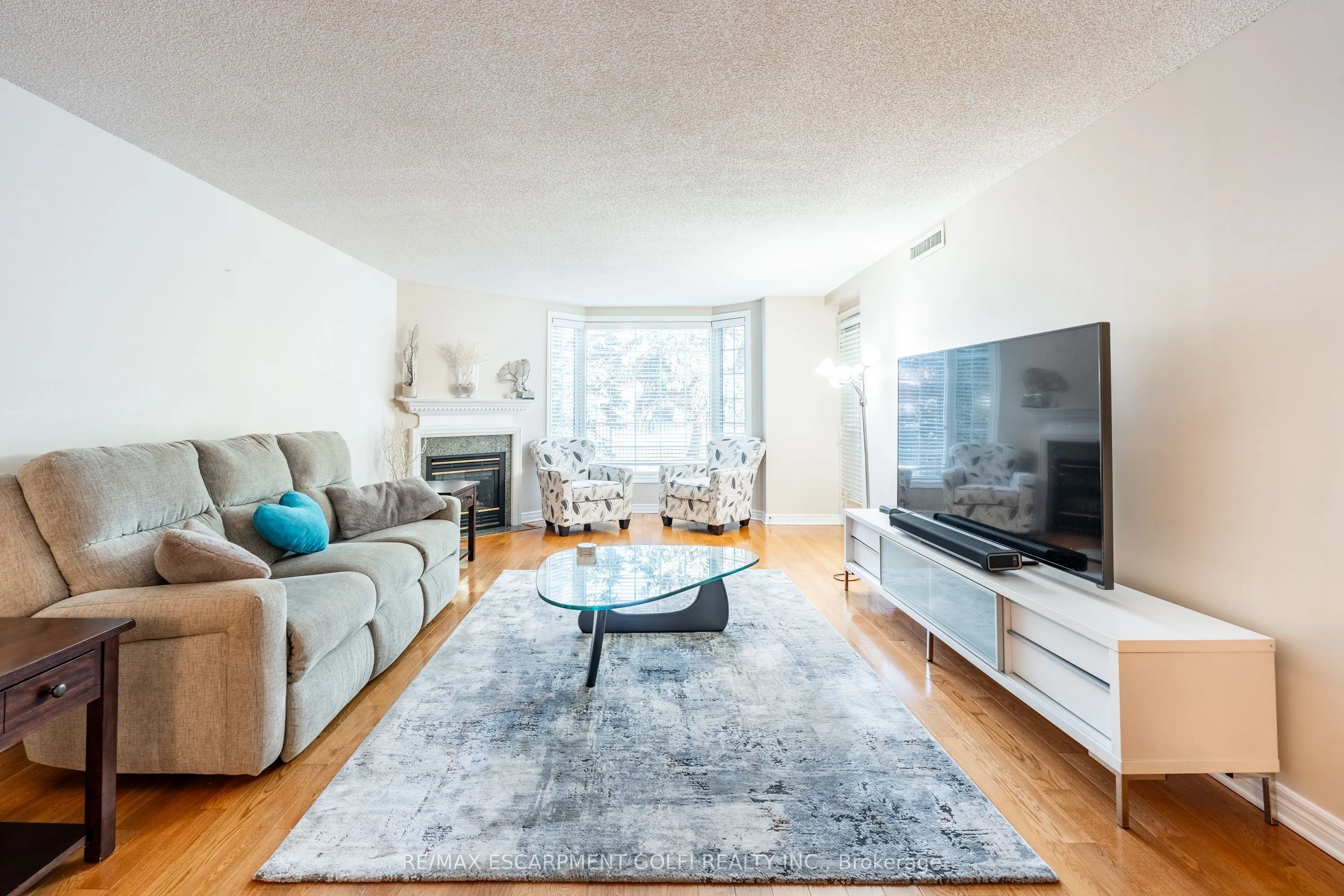 990 Golf Links Road, #106