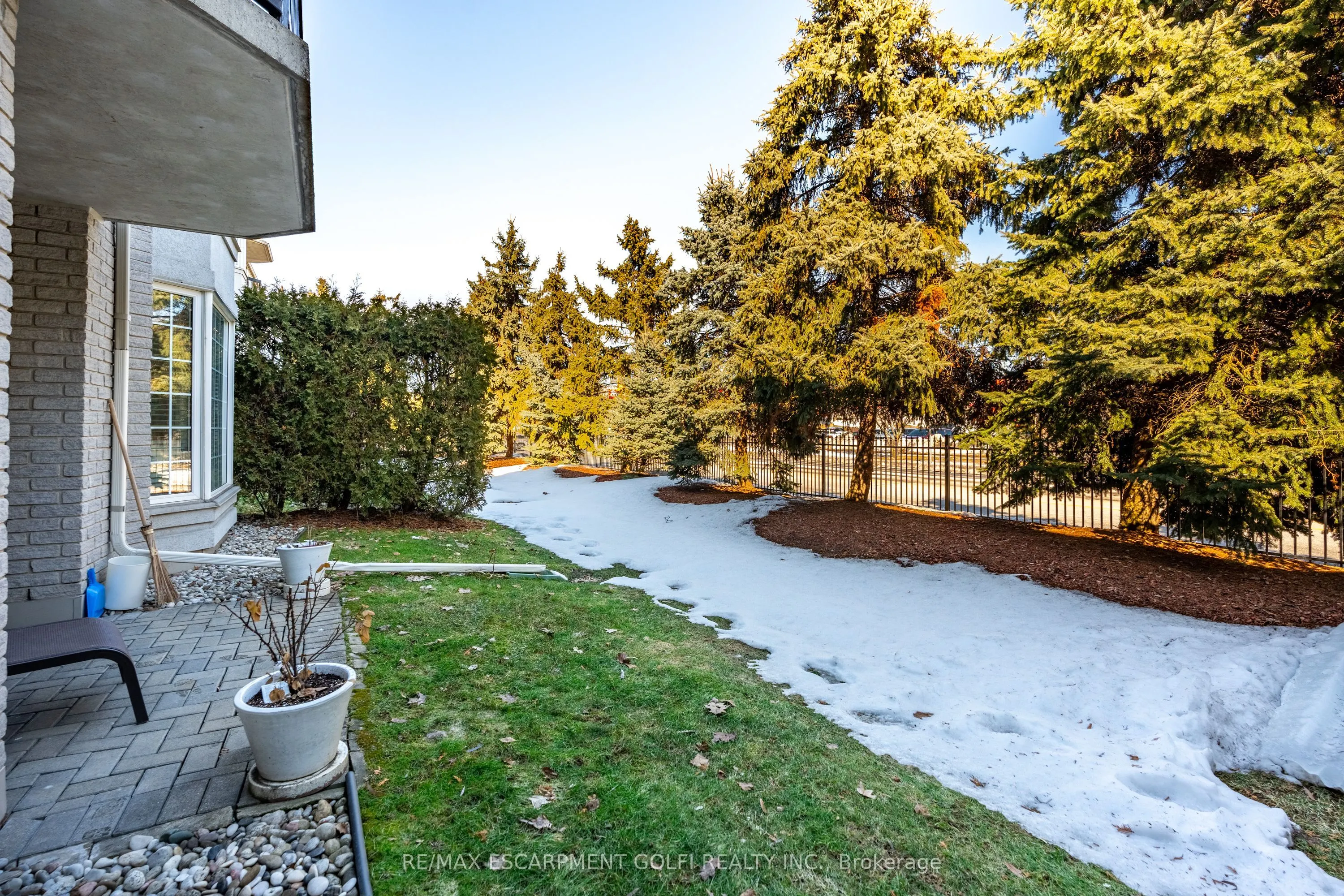 990 Golf Links Road, #106