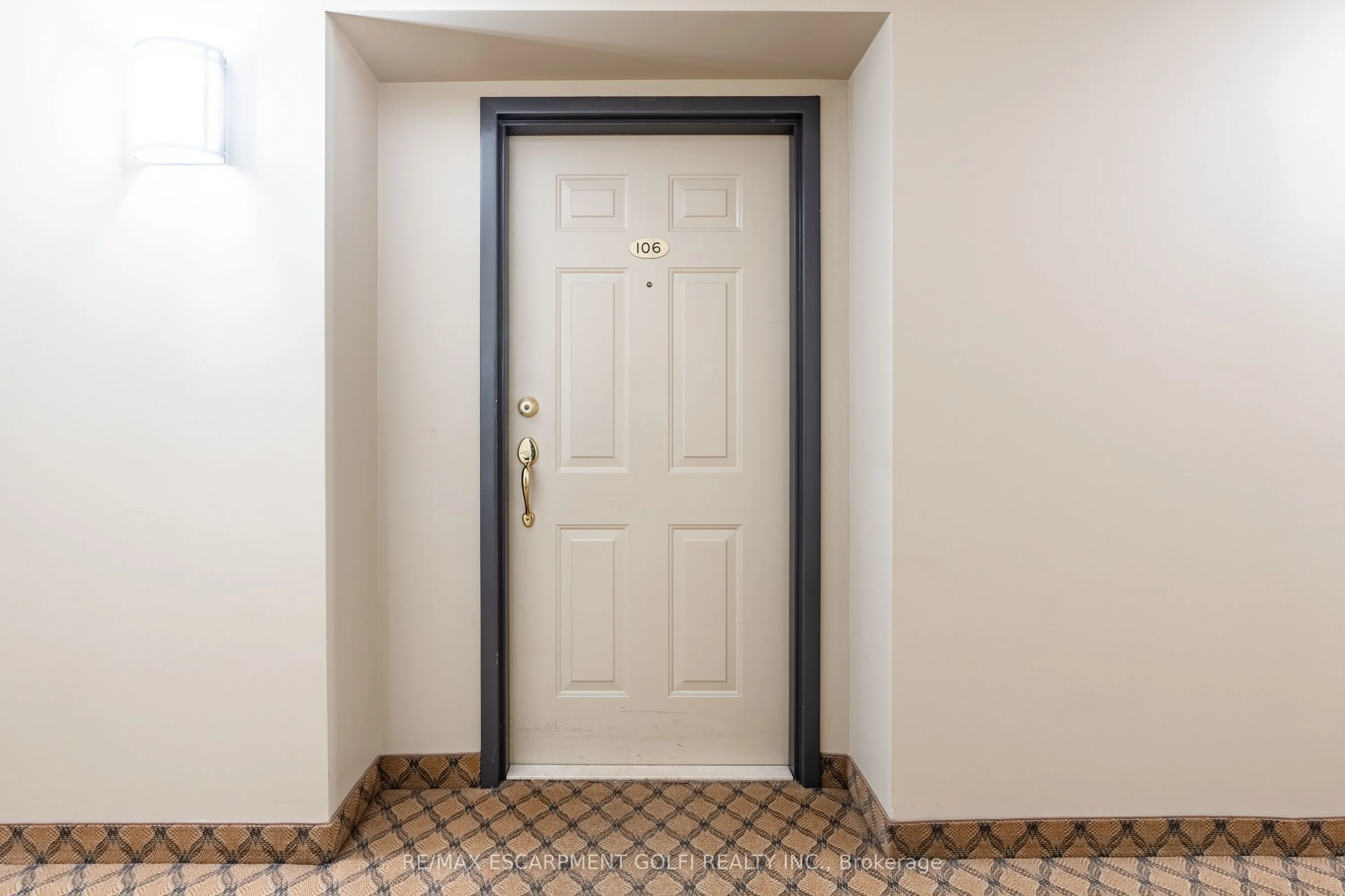 990 Golf Links Road, #106