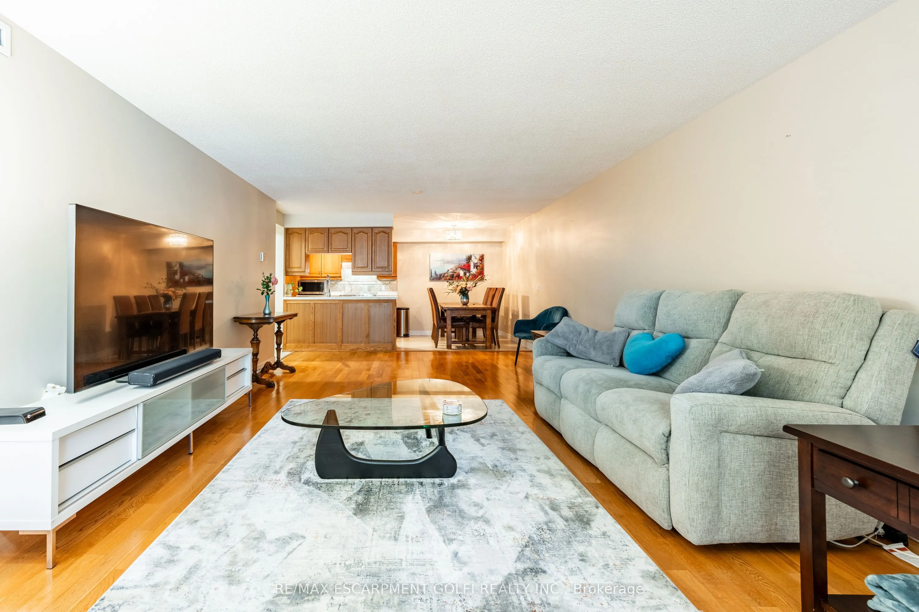 990 Golf Links Road, #106
