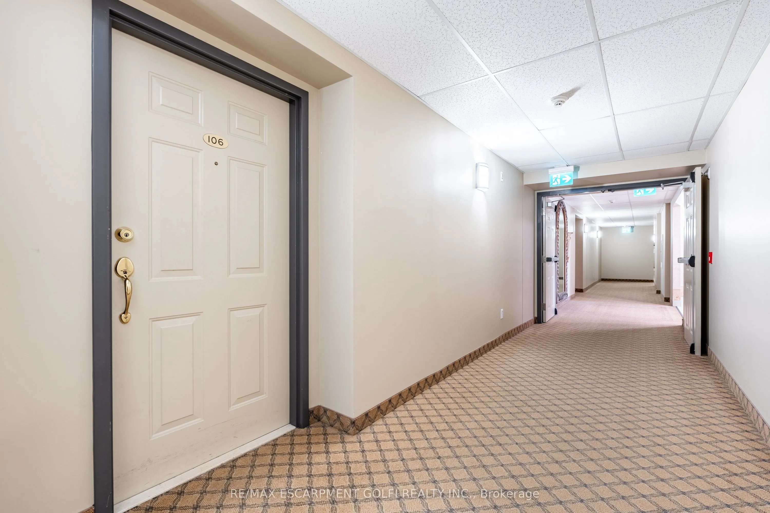 990 Golf Links Road, #106