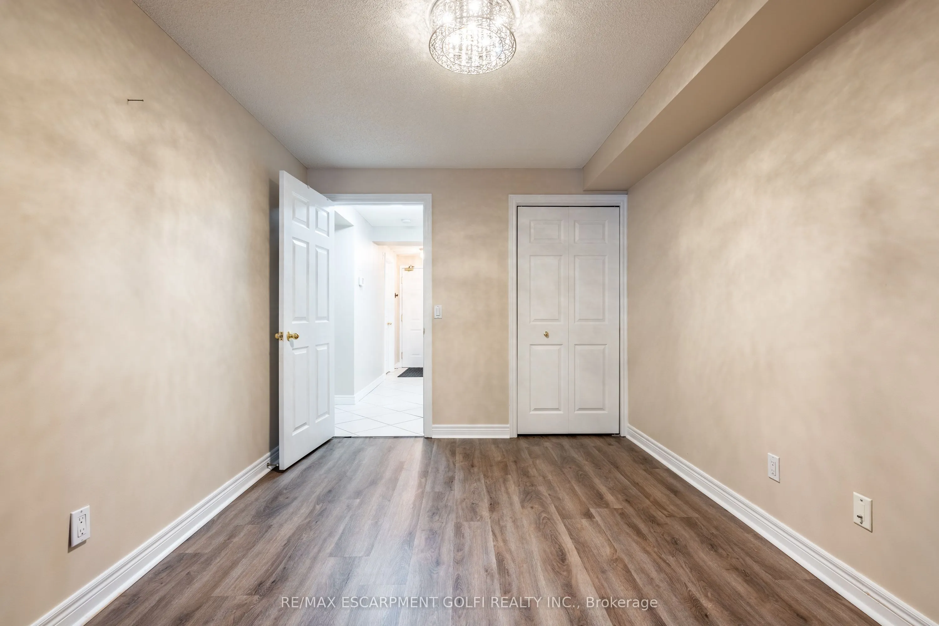 990 Golf Links Road, #106