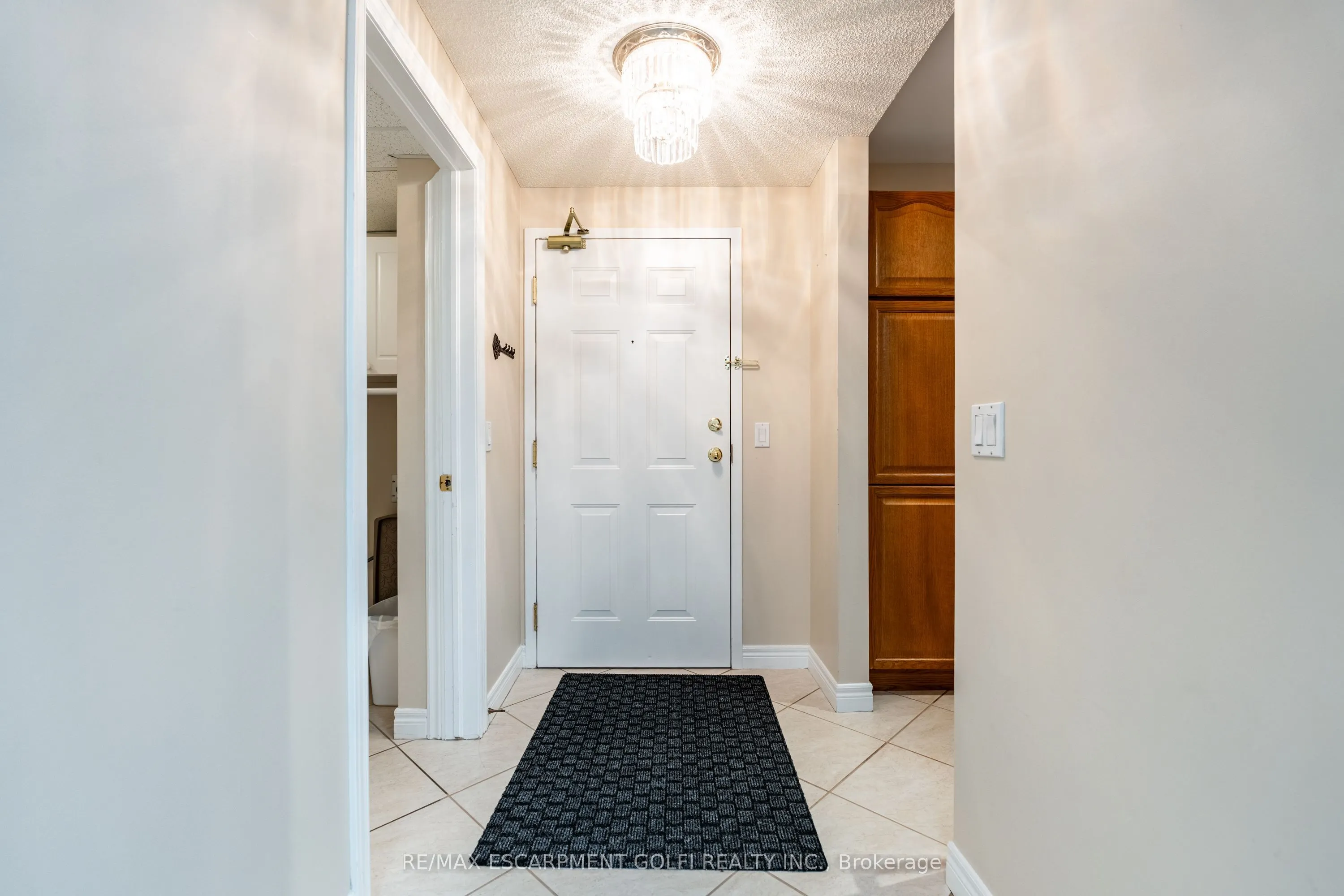 990 Golf Links Road, #106
