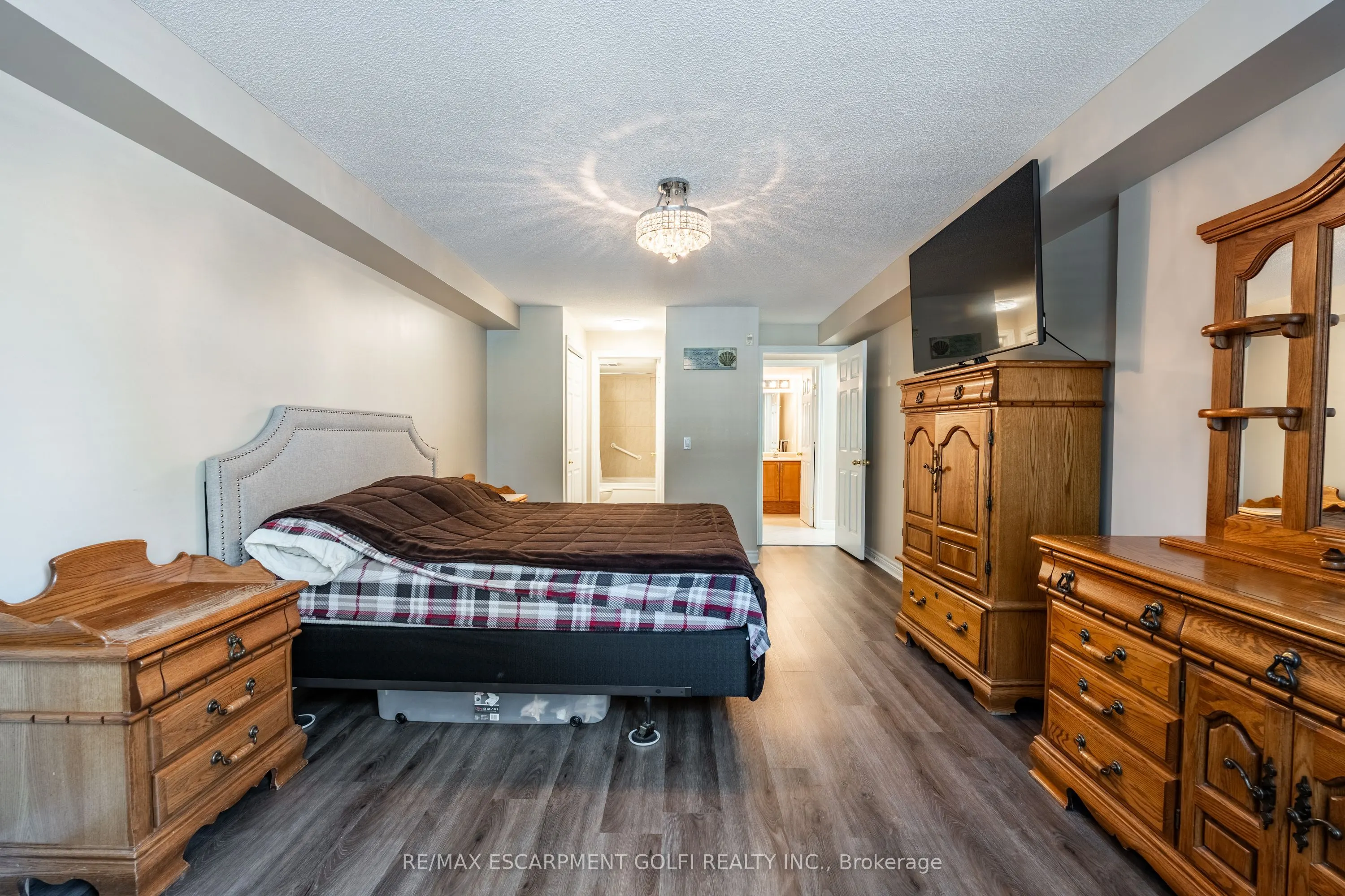 990 Golf Links Road, #106