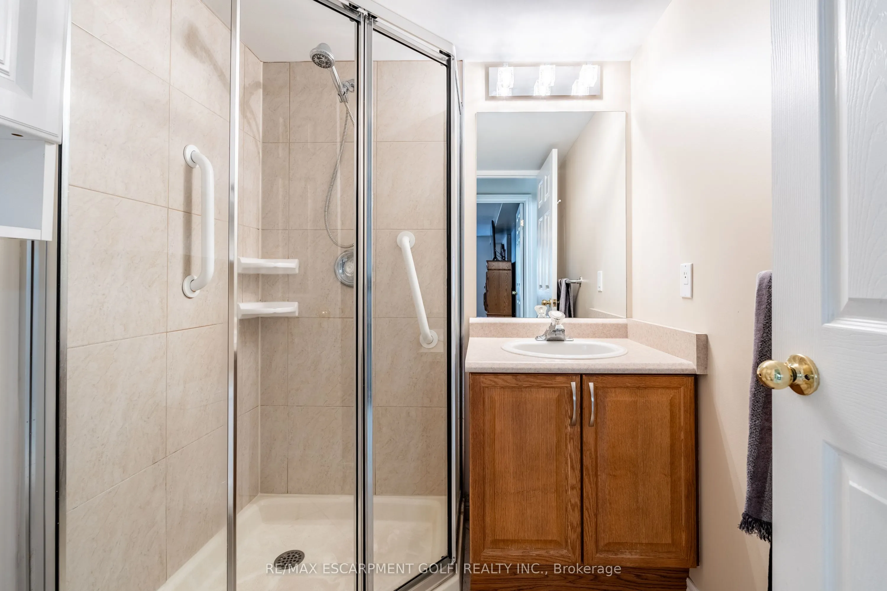 990 Golf Links Road, #106