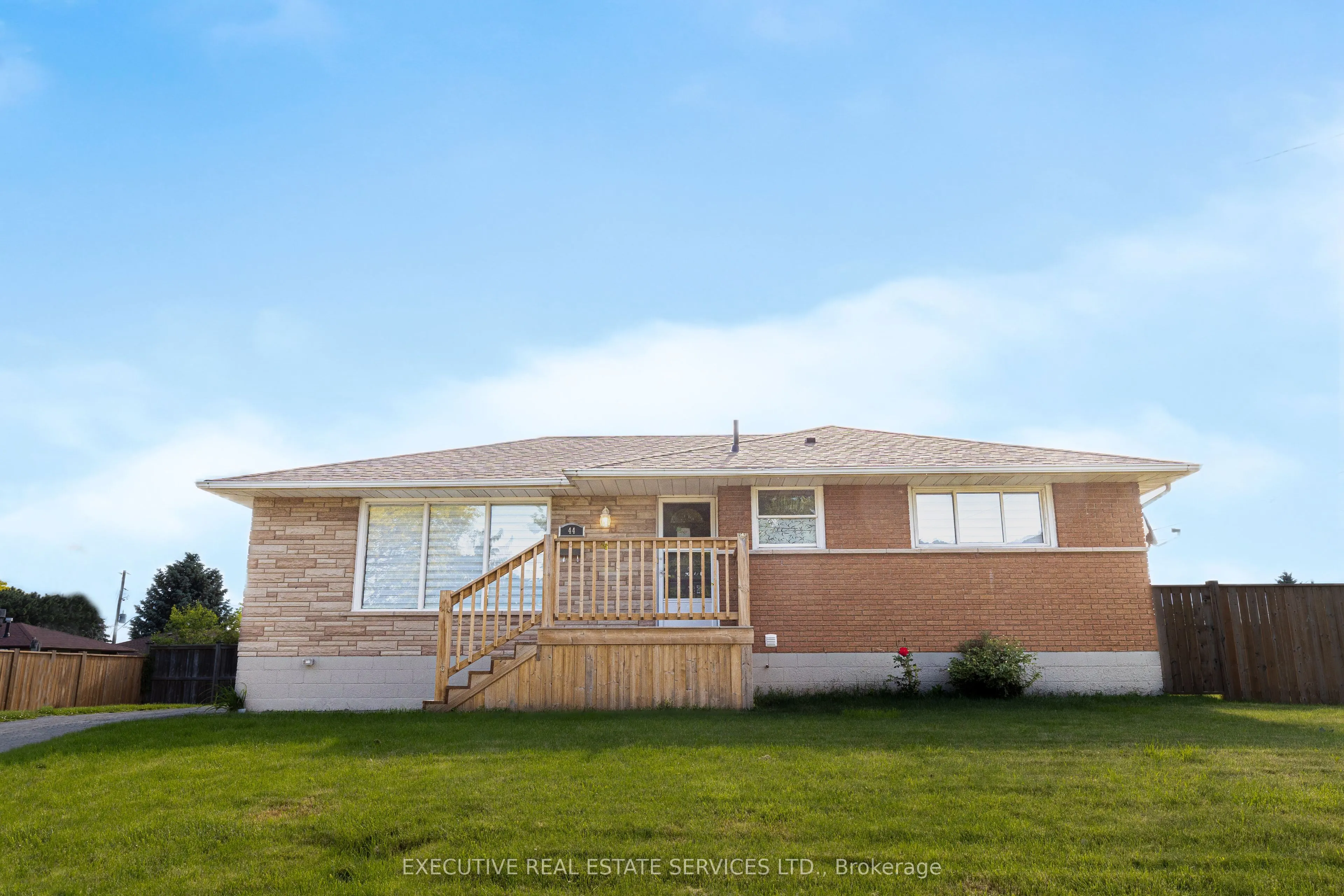 44 Woodsview Avenue