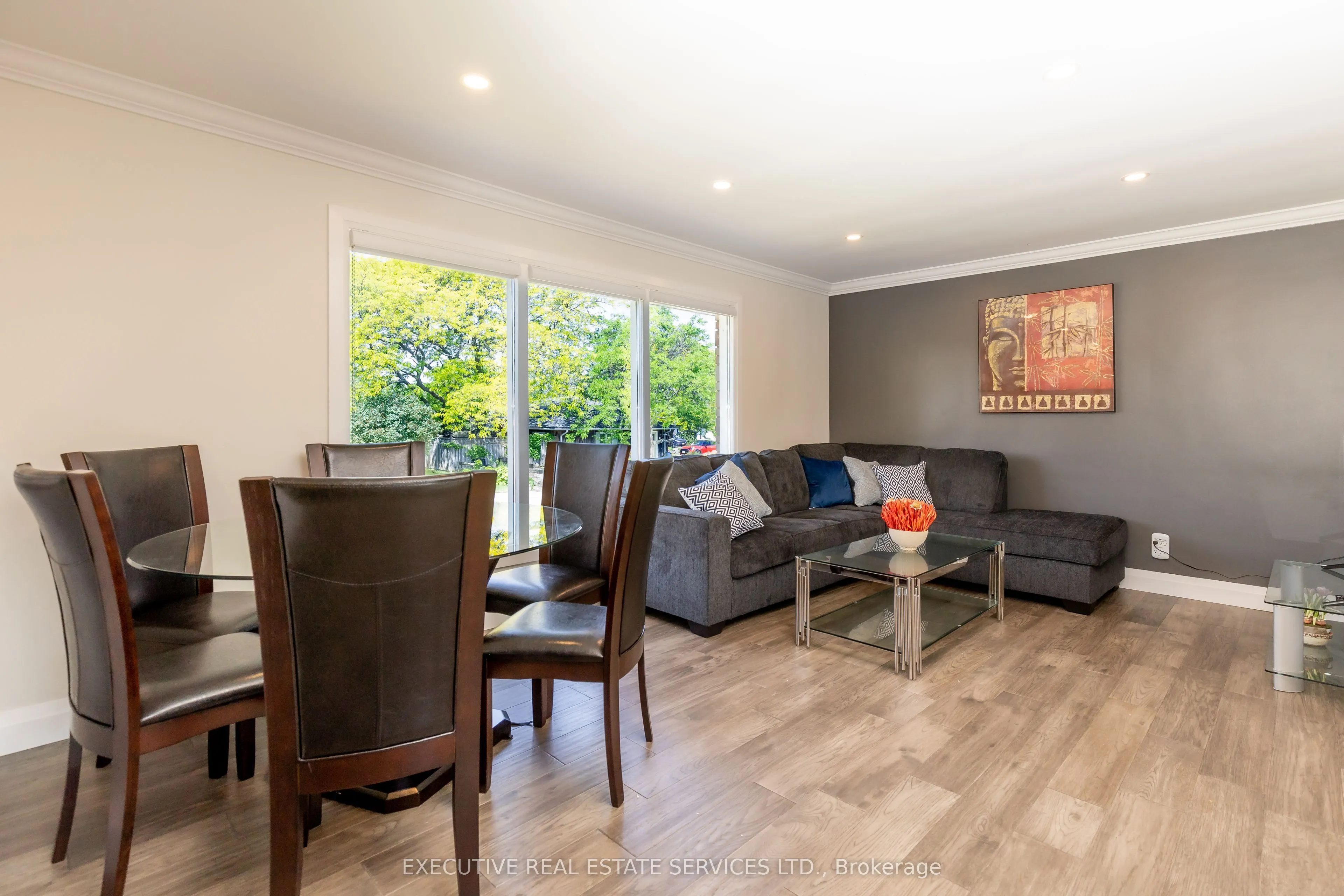 44 Woodsview Avenue