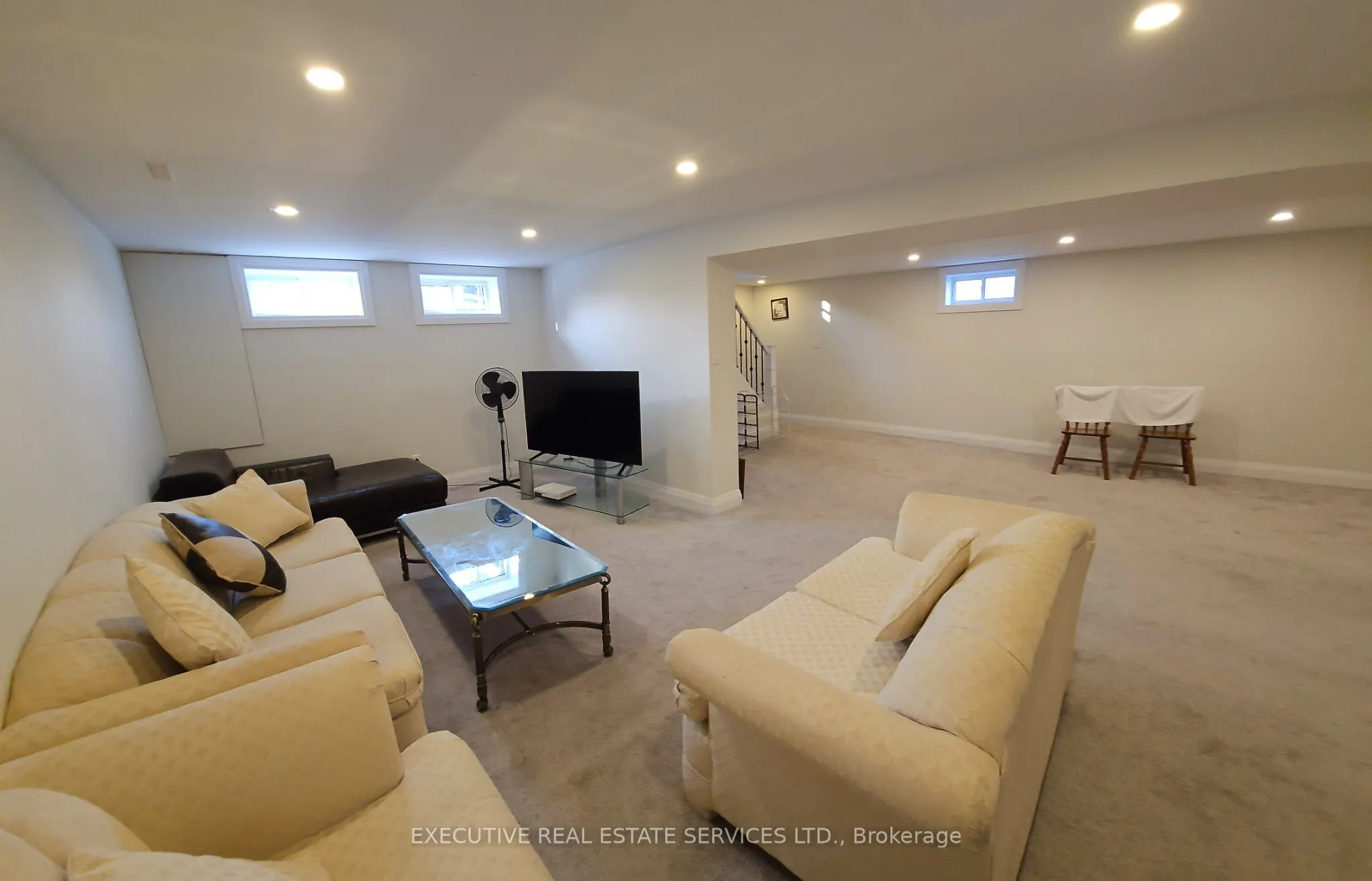 44 Woodsview Avenue