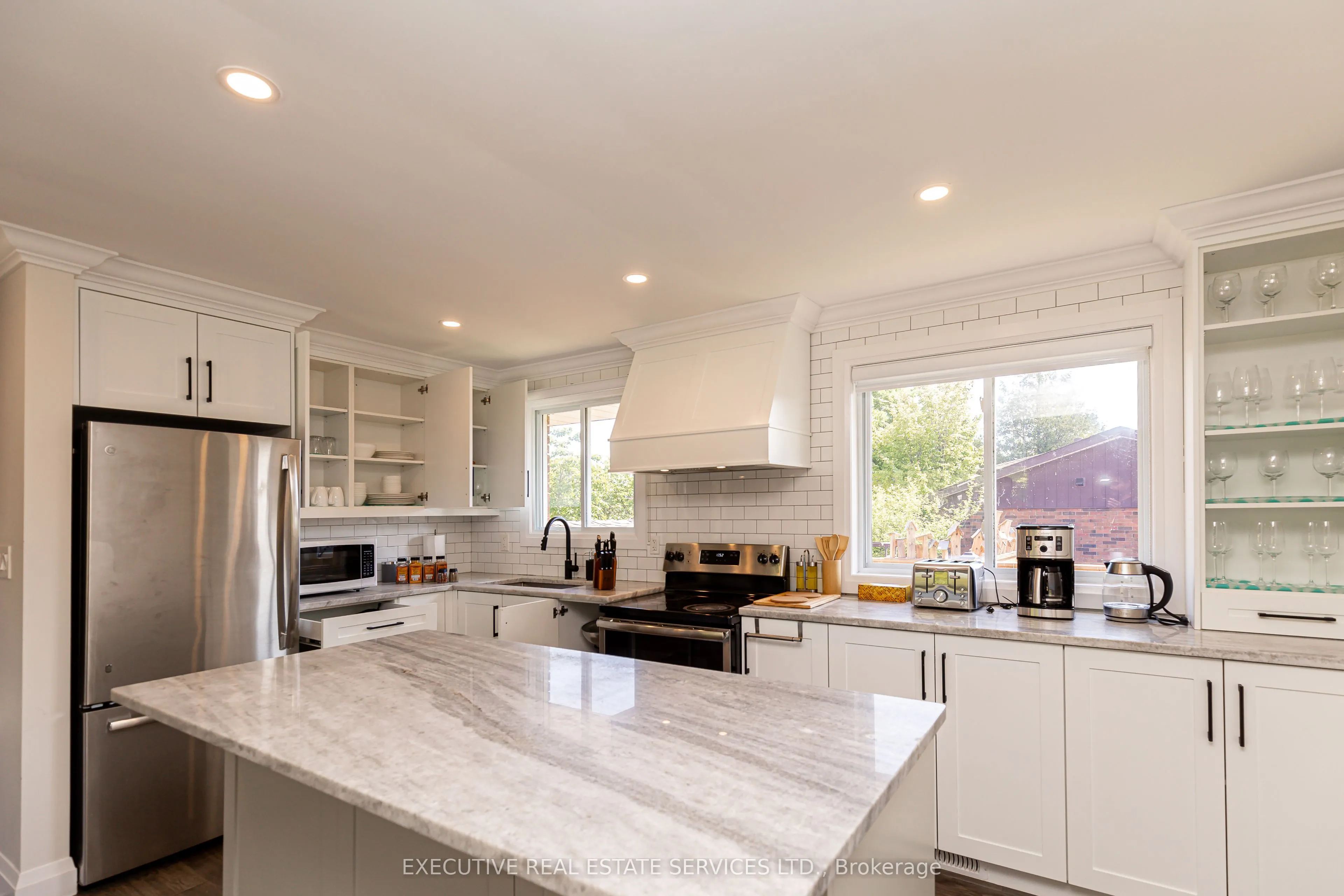44 Woodsview Avenue