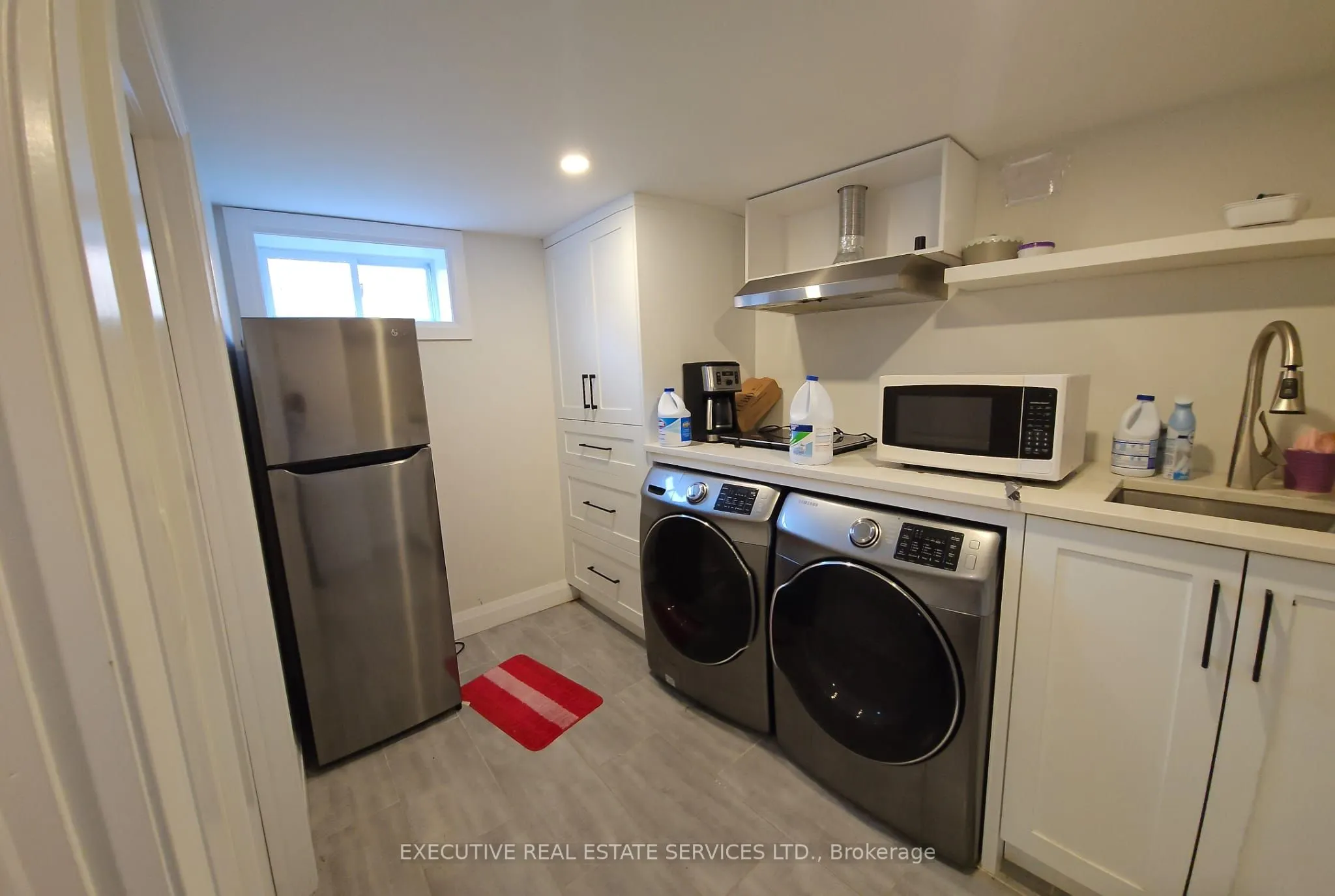 44 Woodsview Avenue