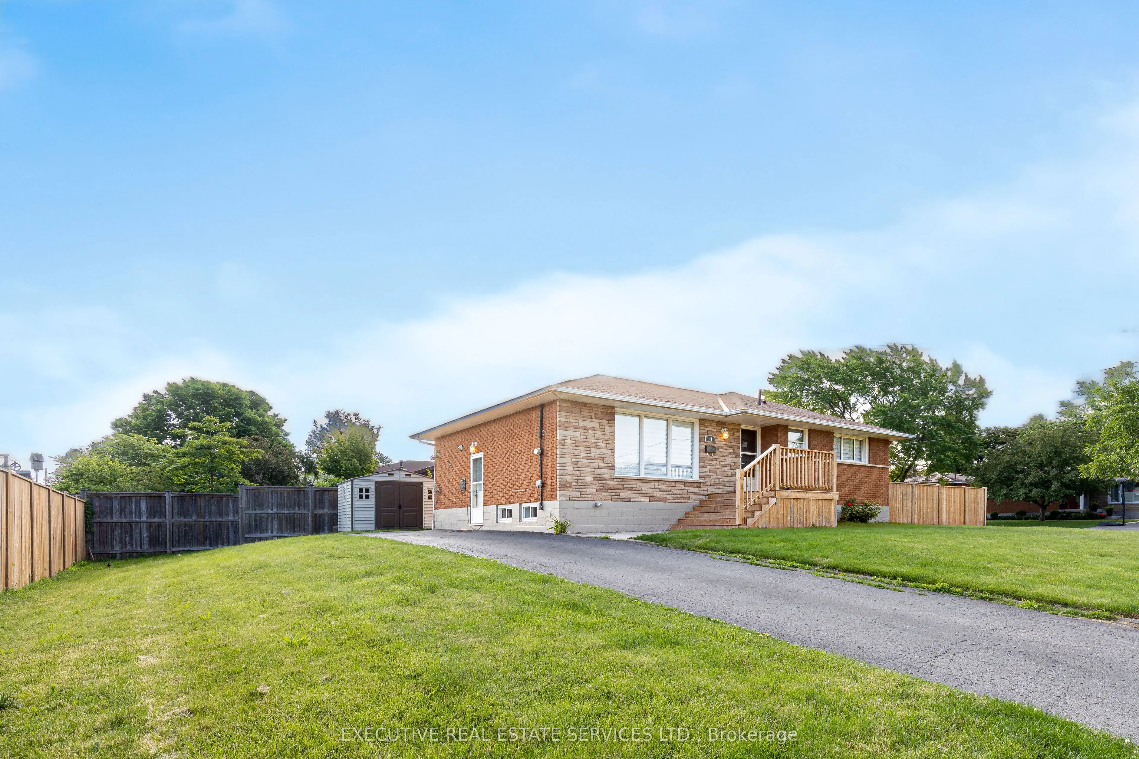 44 Woodsview Avenue