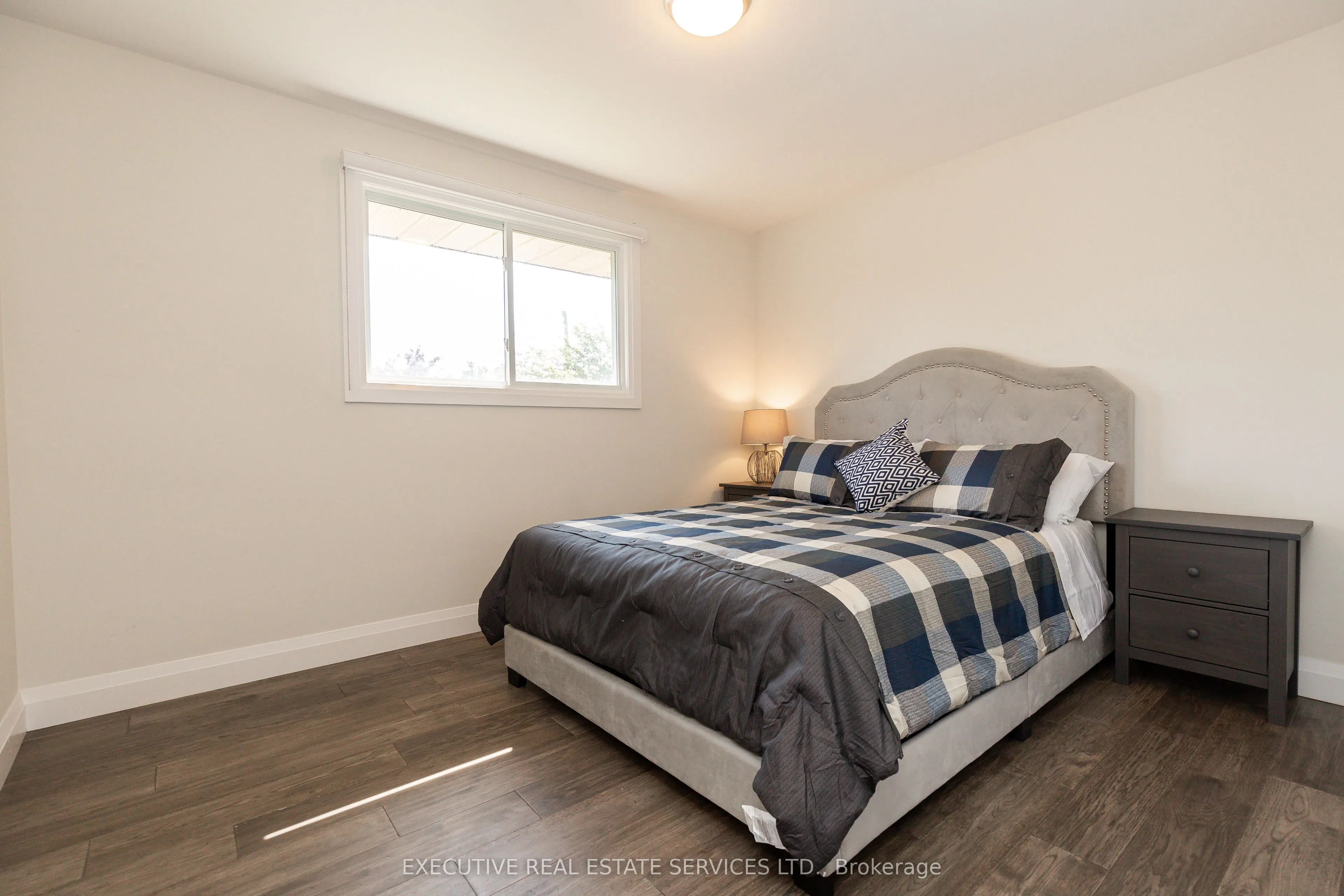 44 Woodsview Avenue