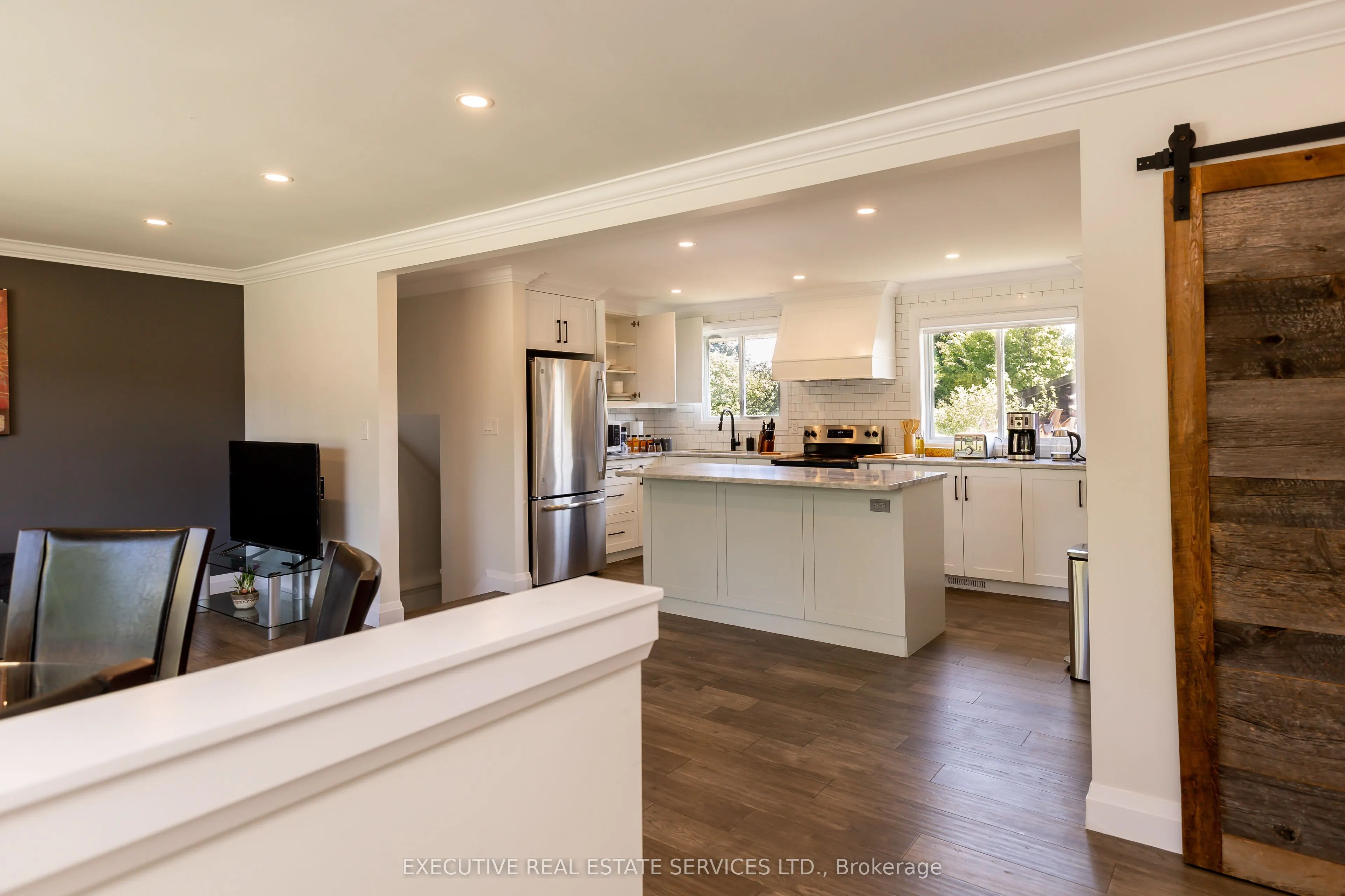 44 Woodsview Avenue