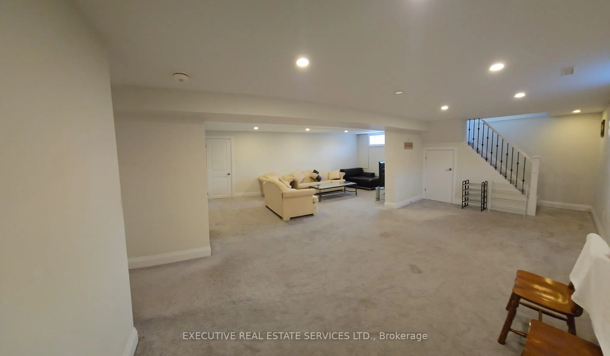 44 Woodsview Avenue
