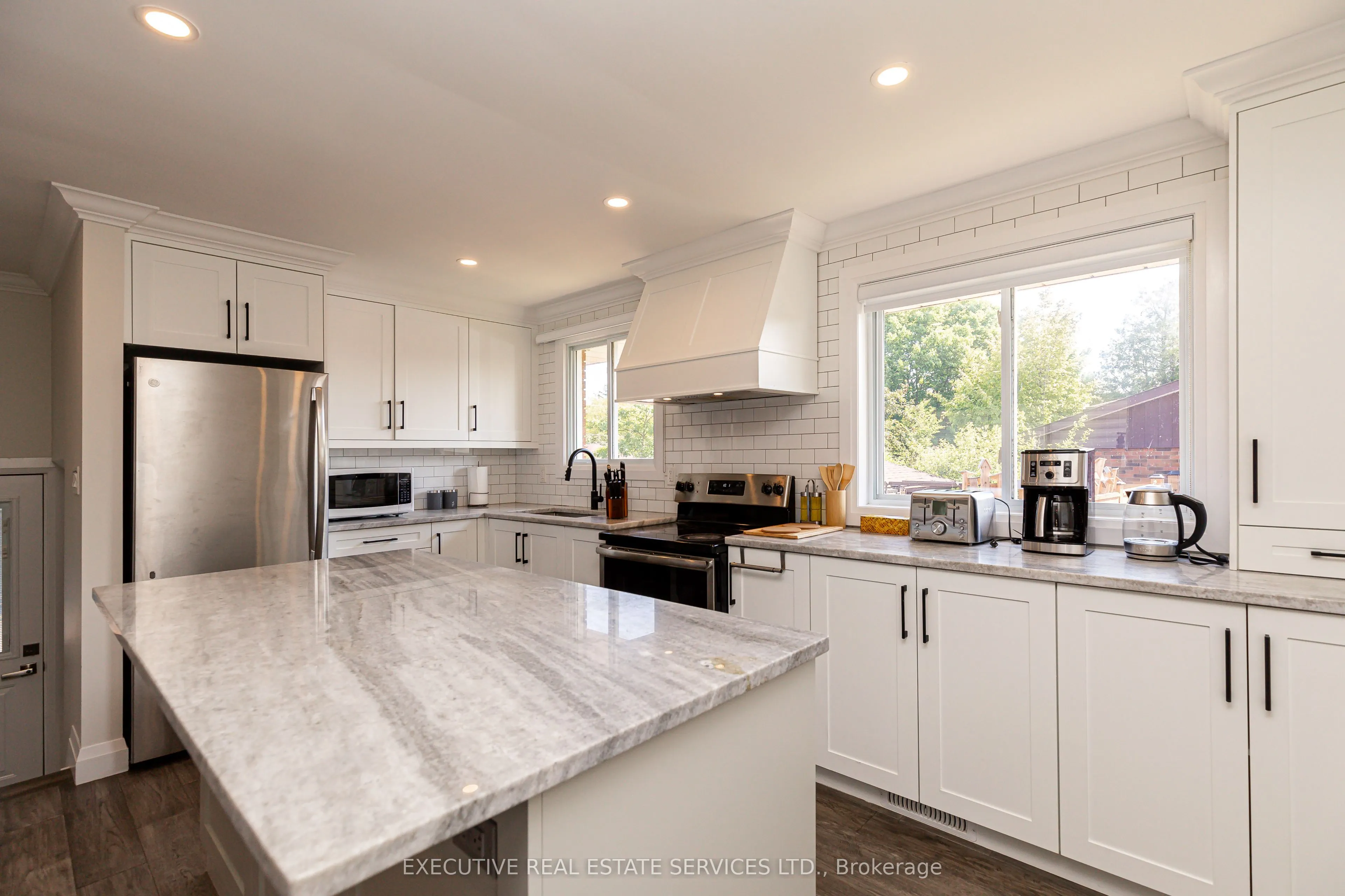 44 Woodsview Avenue
