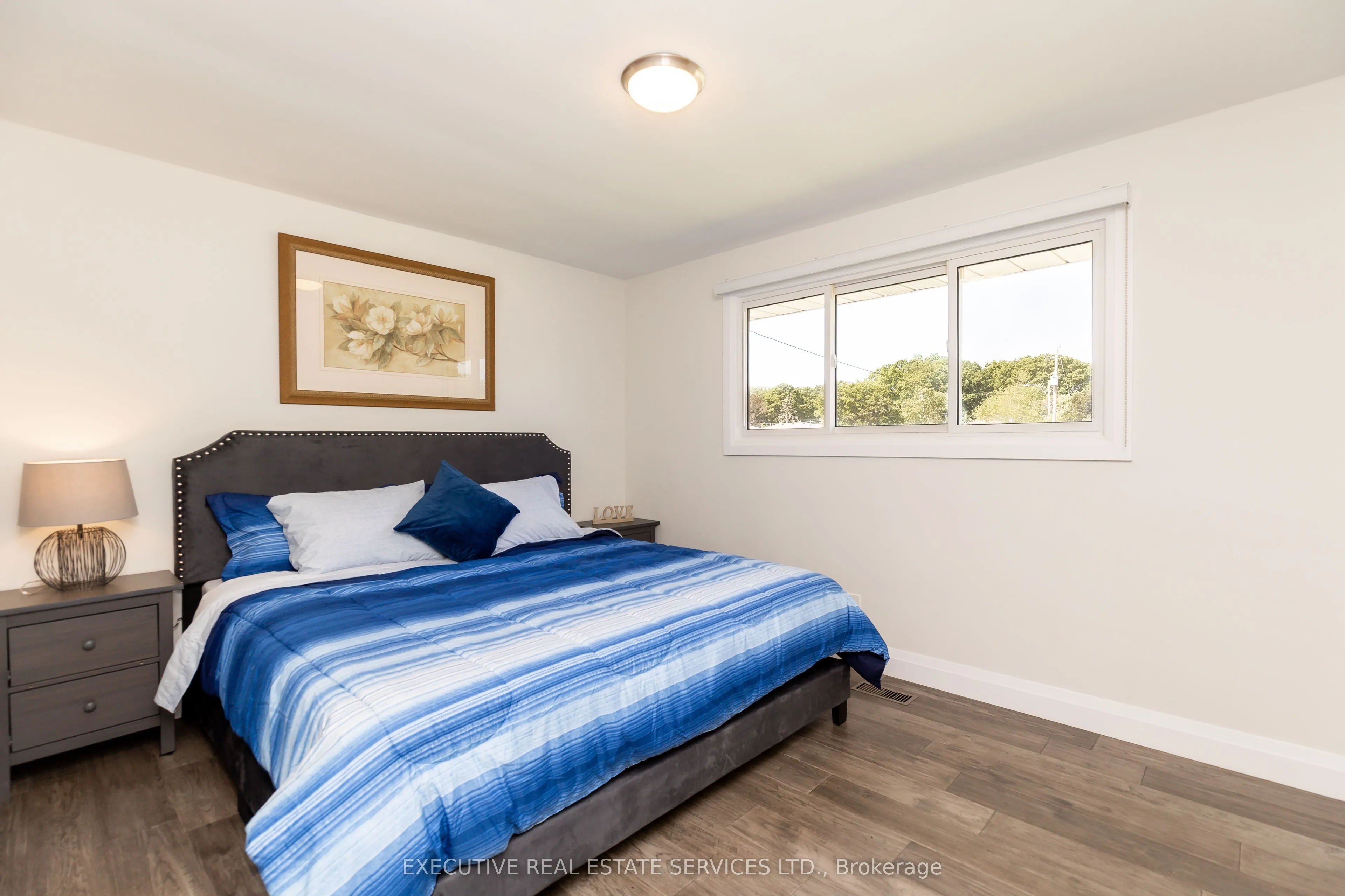 44 Woodsview Avenue