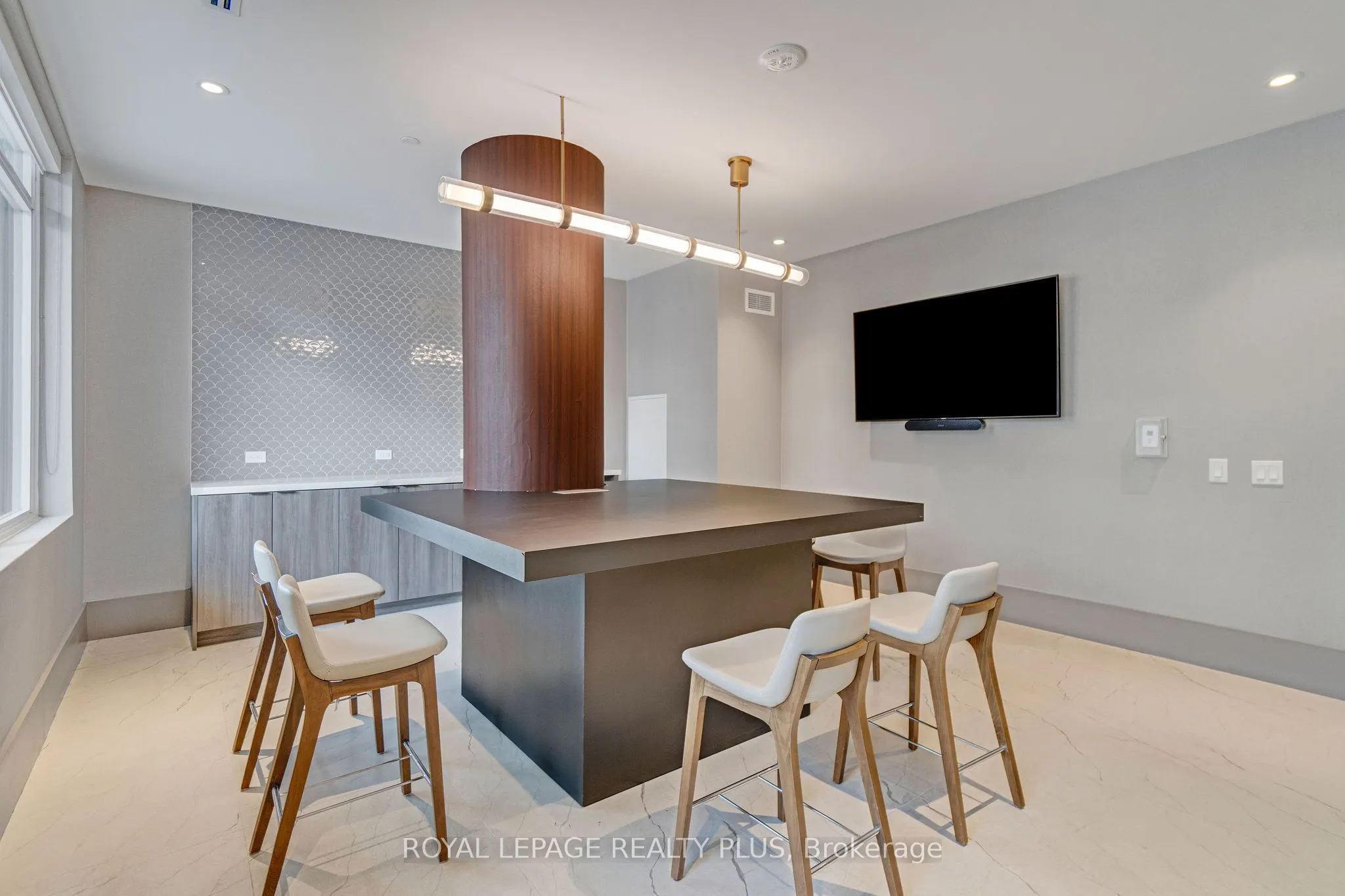 55 Duke Street W, #233