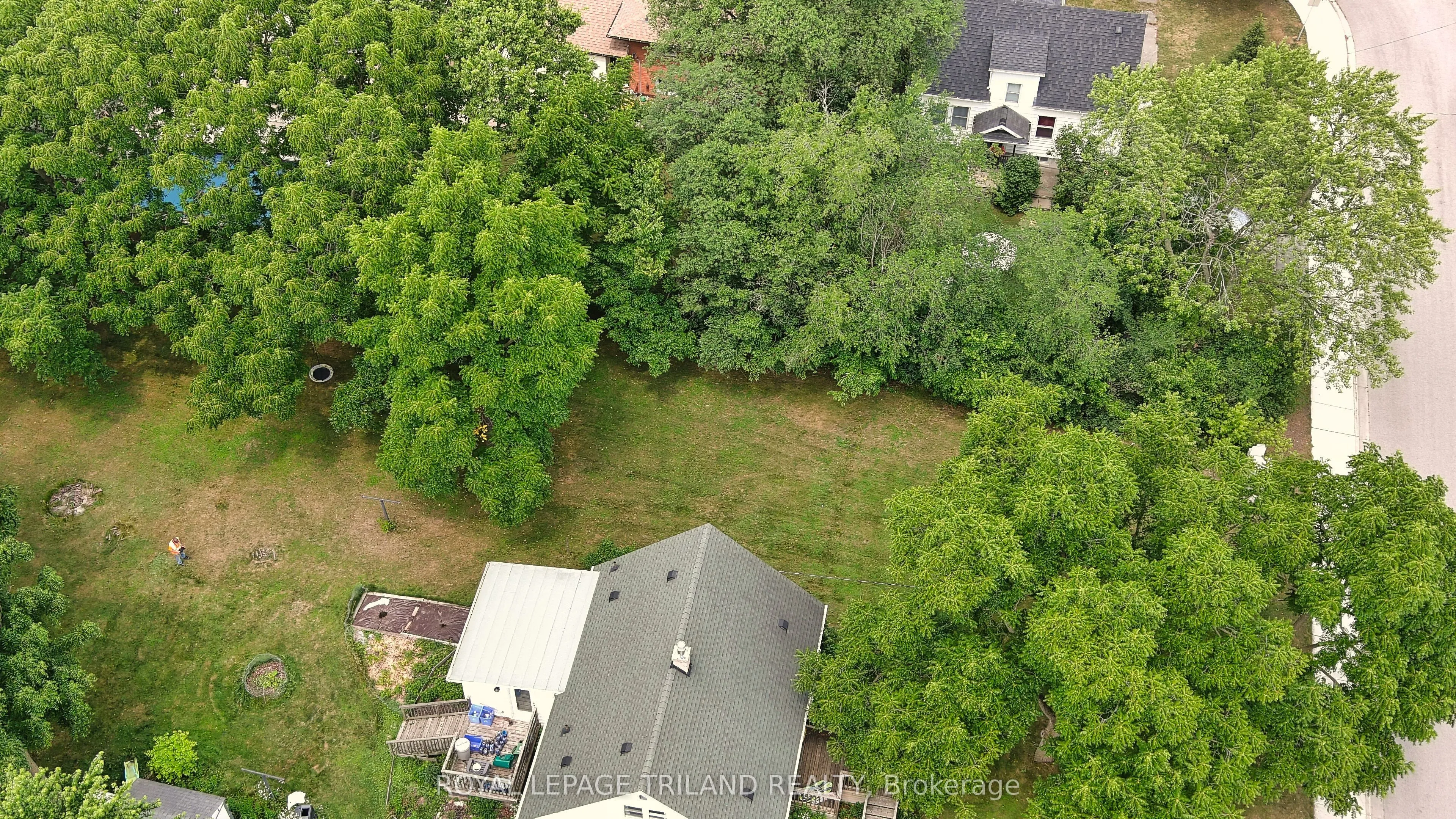 385 Kenmore Place