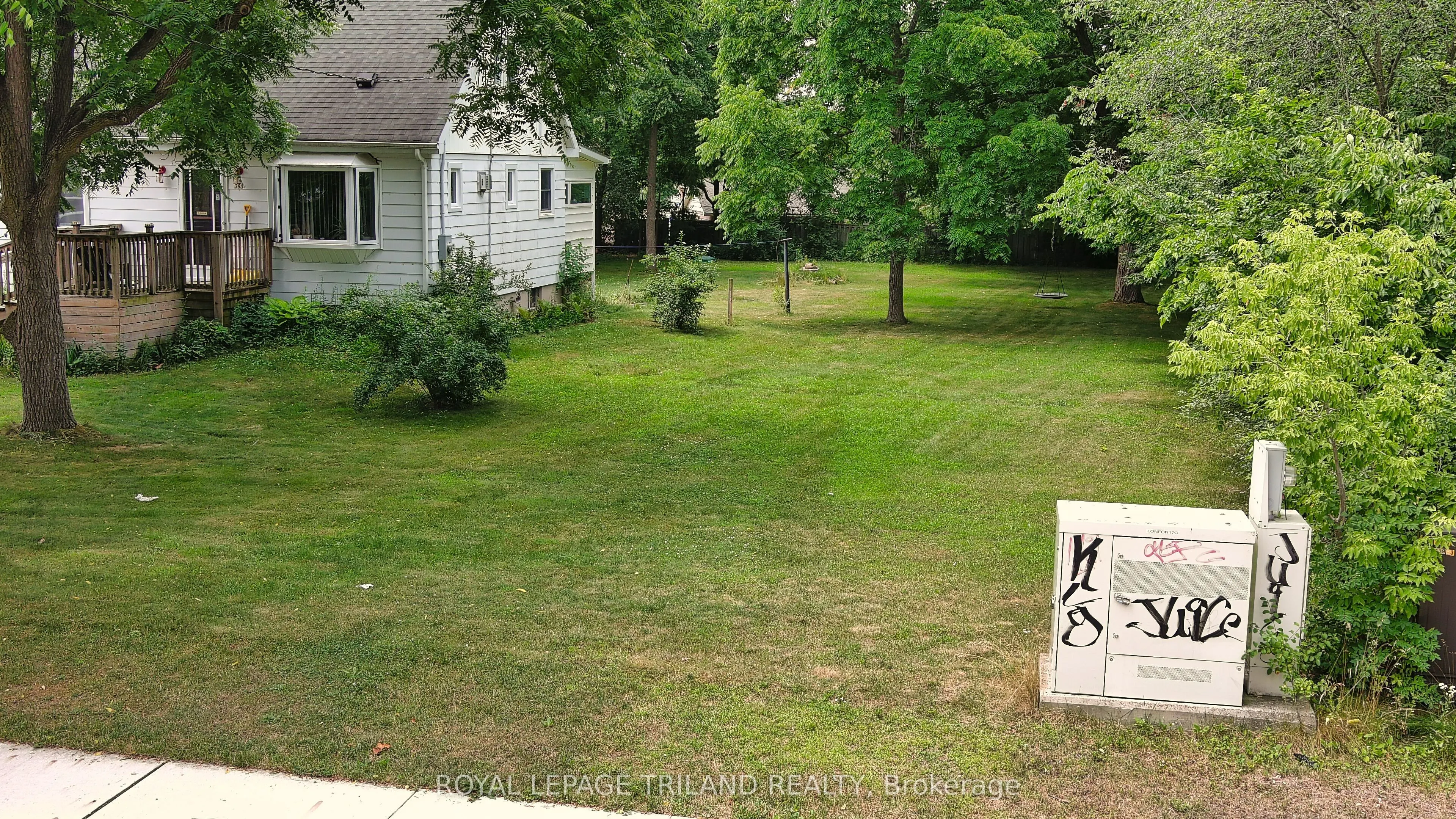 385 Kenmore Place