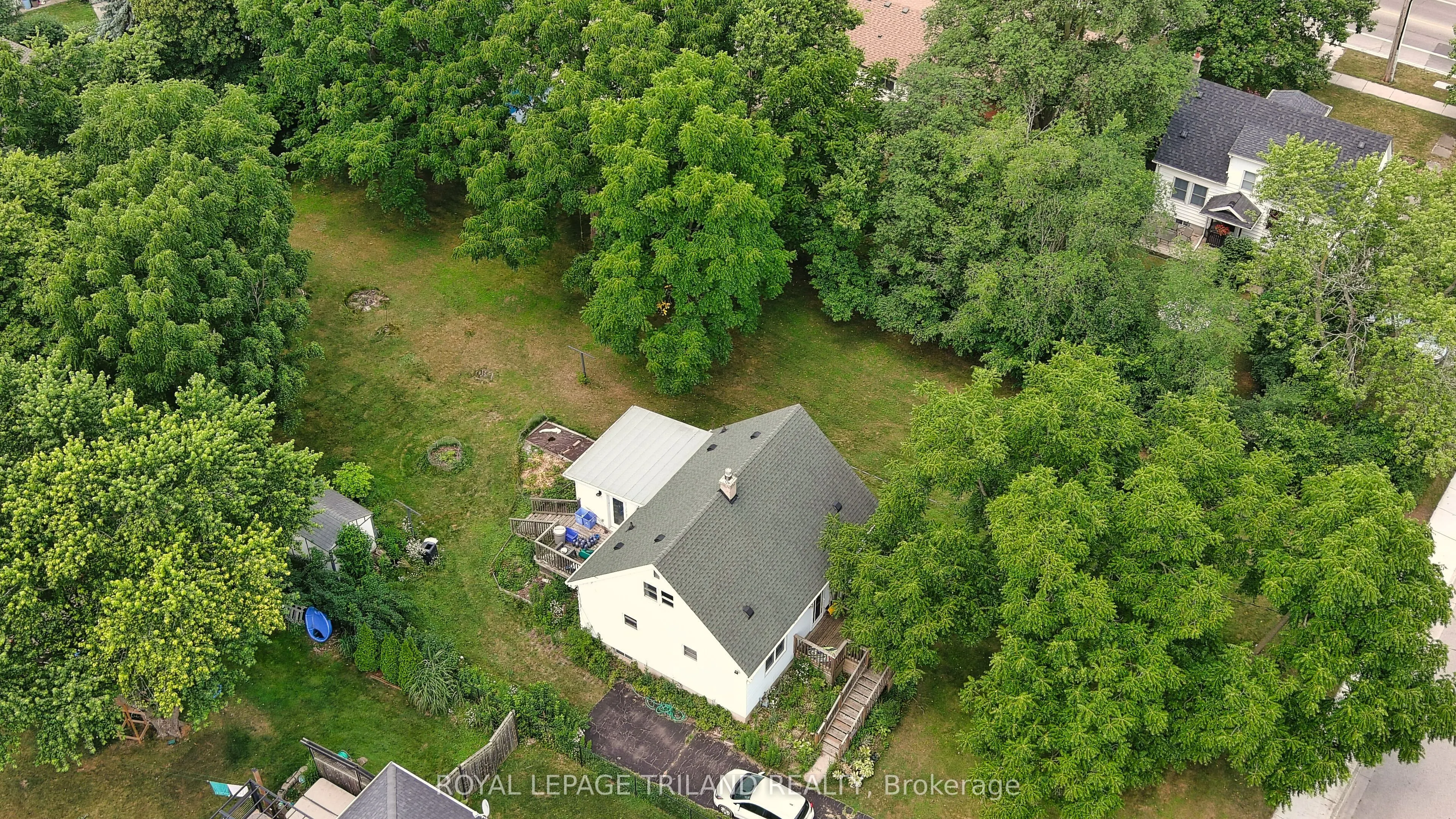 385 Kenmore Place