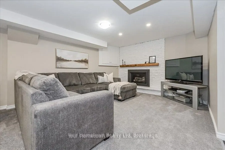 6878 Wellington Rd 16 Road